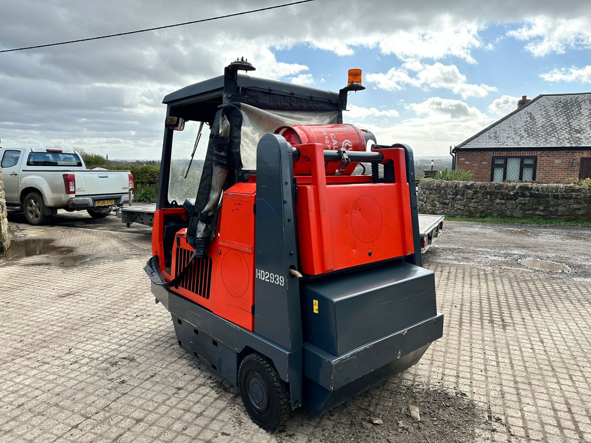 2007 HAKO JONAS 1450V RIDE ON SWEEPER *PLUS VAT* - Image 4 of 11