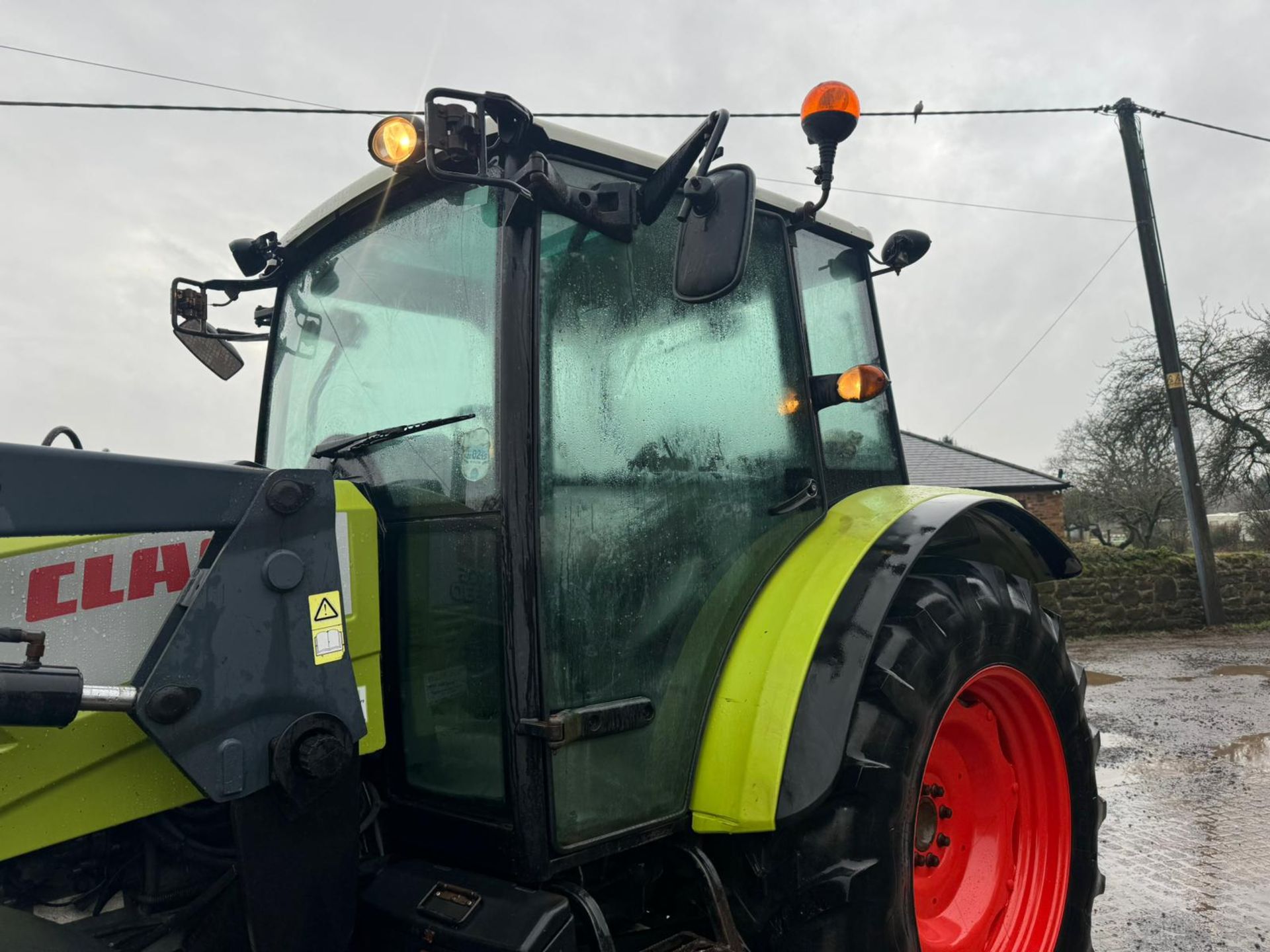 2010 CLASS AXIOS 330CX 92HP PREMIUM TRACTOR WITH QUICKE Q40 FRONT LOADER *PLUS VAT* - Image 8 of 28