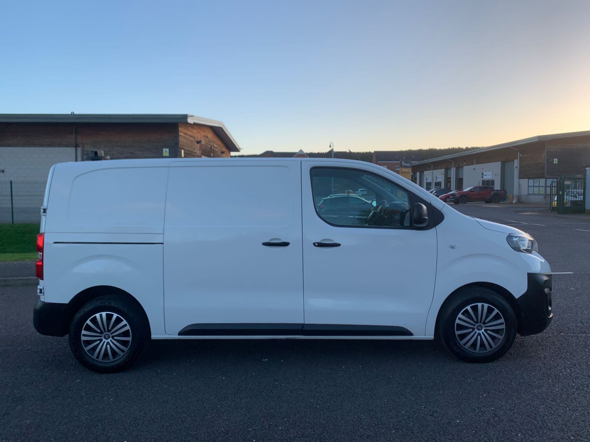 2017 PEUGEOT EXPERT PRO STANDARD BLUE HDI WHITE PANEL VAN *NO VAT* - Image 13 of 41