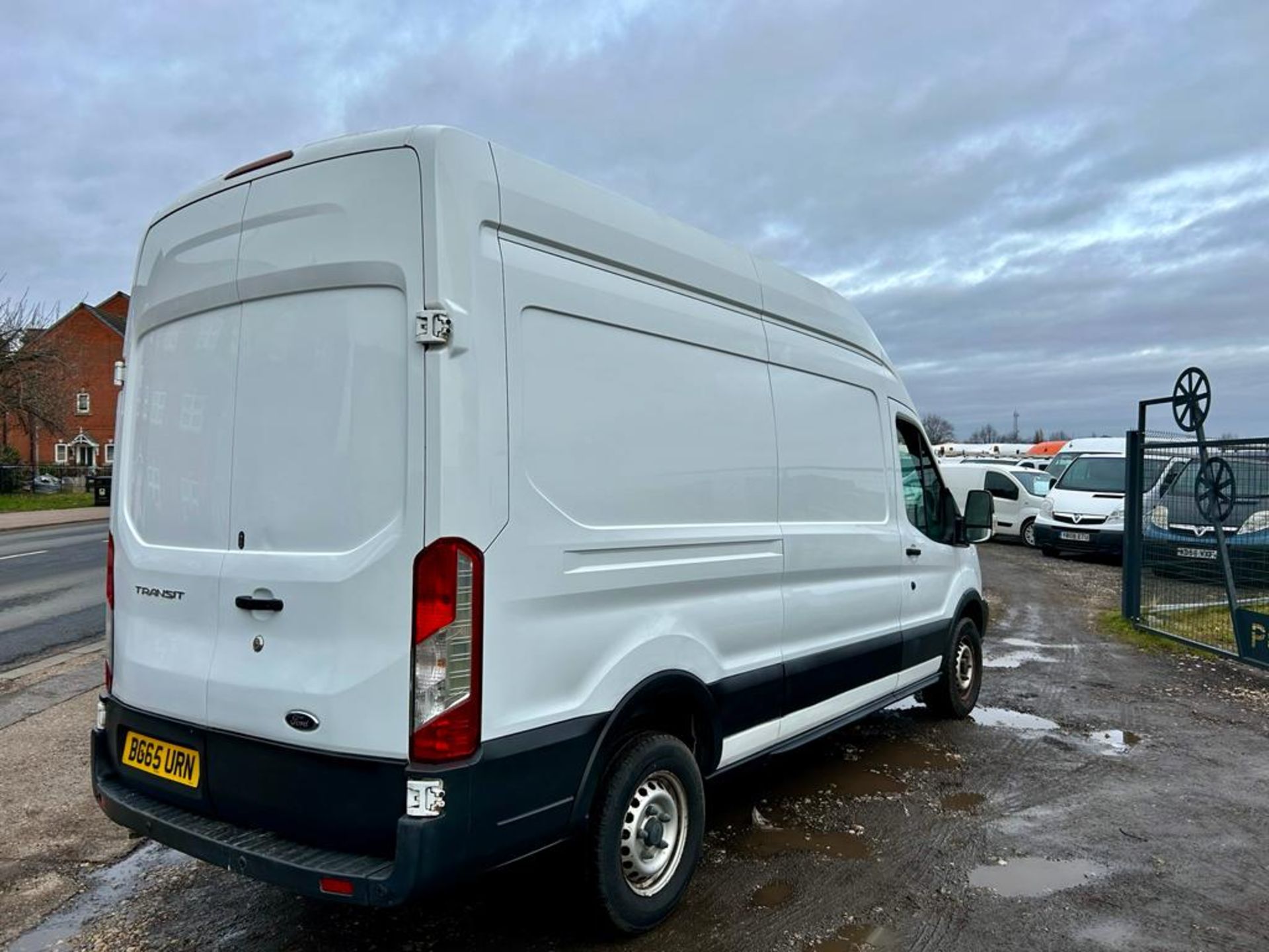 2015 FORD TRANSIT 350 WHITE PANEL VAN *NO VAT* - Image 15 of 21