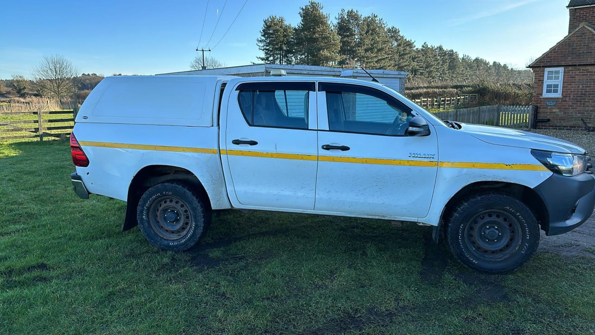 2017 TOYOTA HILUX ACTIVE D-4D 4WD DCB WHITE PICK-UP *NO VAT*