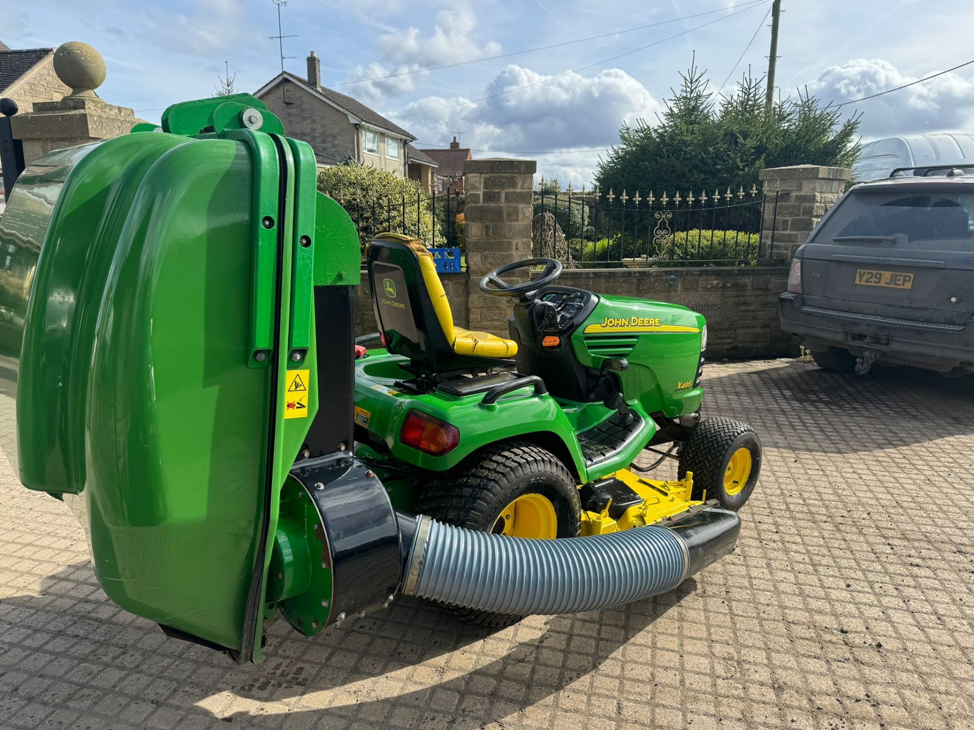 JOHN DEERE X495 RIDE ON LAWN MOWER WITH COLLECTOR *PLUS VAT* - Image 9 of 14