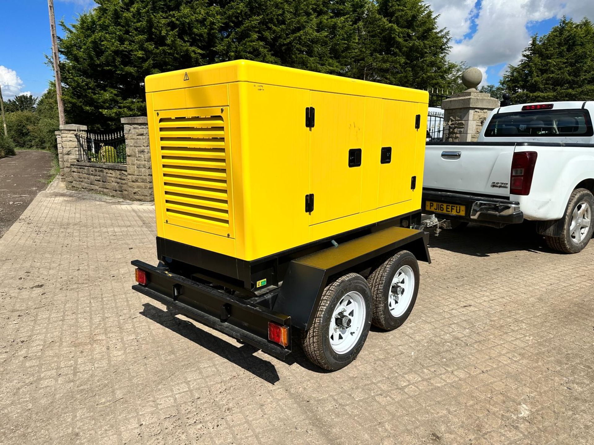 NEW/UNUSED PRAMAST 41KVA TWIN AXLE DIESEL TOWBEHIND GENERATOR *PLUS VAT* - Image 4 of 15