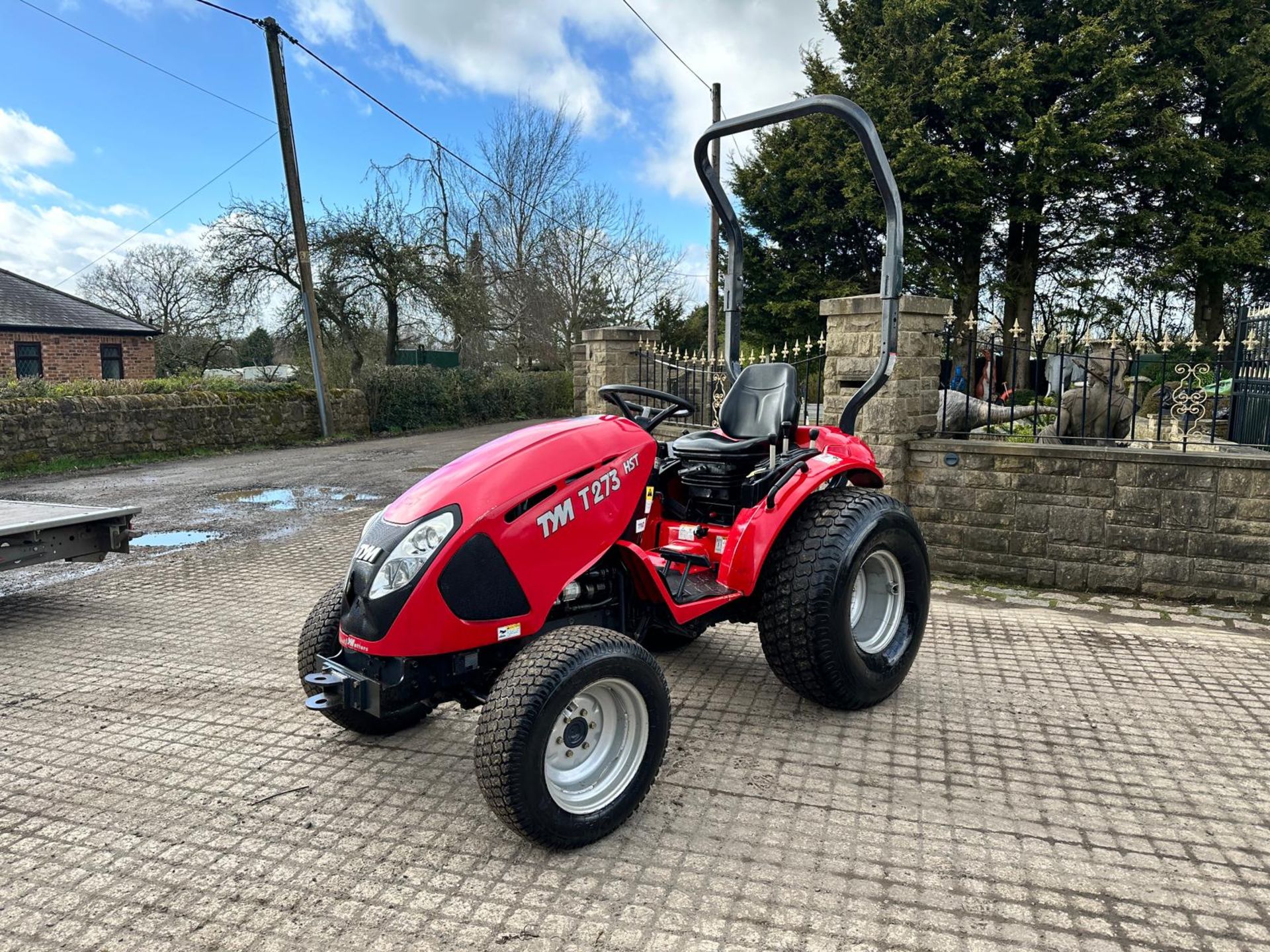 TYM T273 27HP 4WD COMPACT TRACTOR *PLUS VAT* - Image 2 of 14