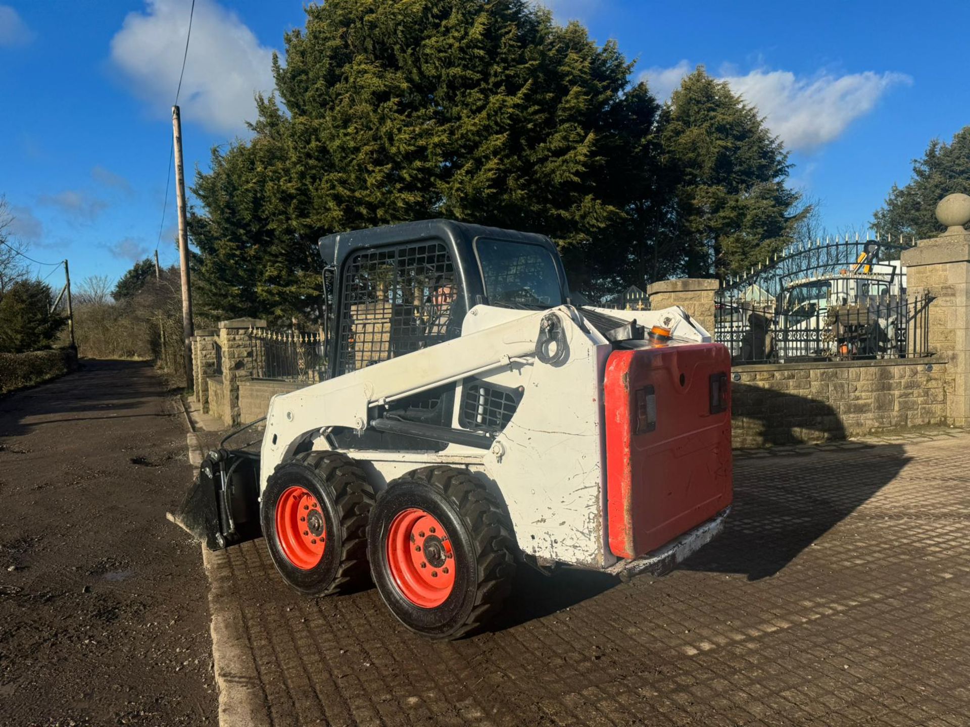 2015 BOBCAT S450 WHEELED SKIDSTEER LOADER WITH 65 INCH 4 IN 1 BUCKET *PLUS VAT* - Image 7 of 14