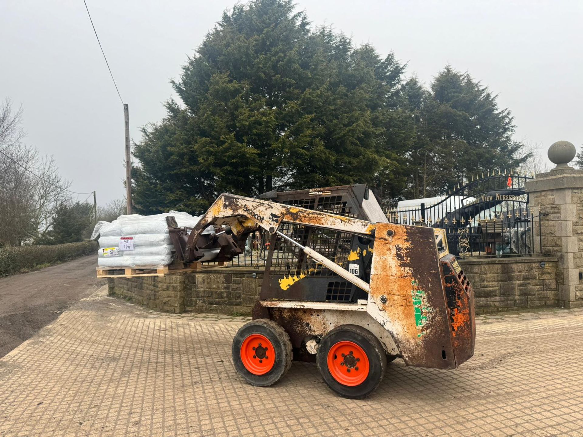 BOBCAT 641 SKIDSTEER LOADER WITH FORK ATTACHMENTS *PLUS VAT* - Image 13 of 15