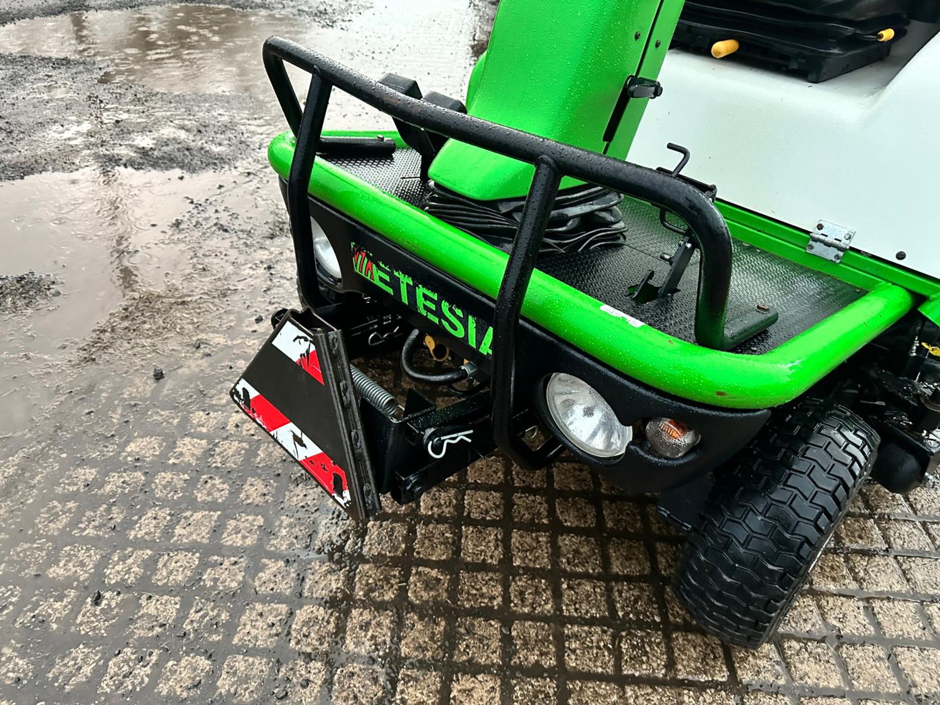 2011 ETESIA HYDRO 124DX 4WD RIDE ON HIGH TIP MOWER *PLUS VAT* - Image 3 of 19
