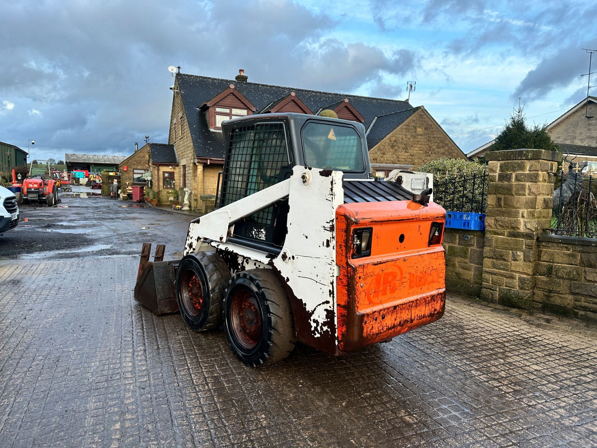 BOBCAT 753 WHEELED SKIDSTEER LOADER WITH BUCKET AND PALLET FORKS *PLUS VAT* - Image 4 of 15