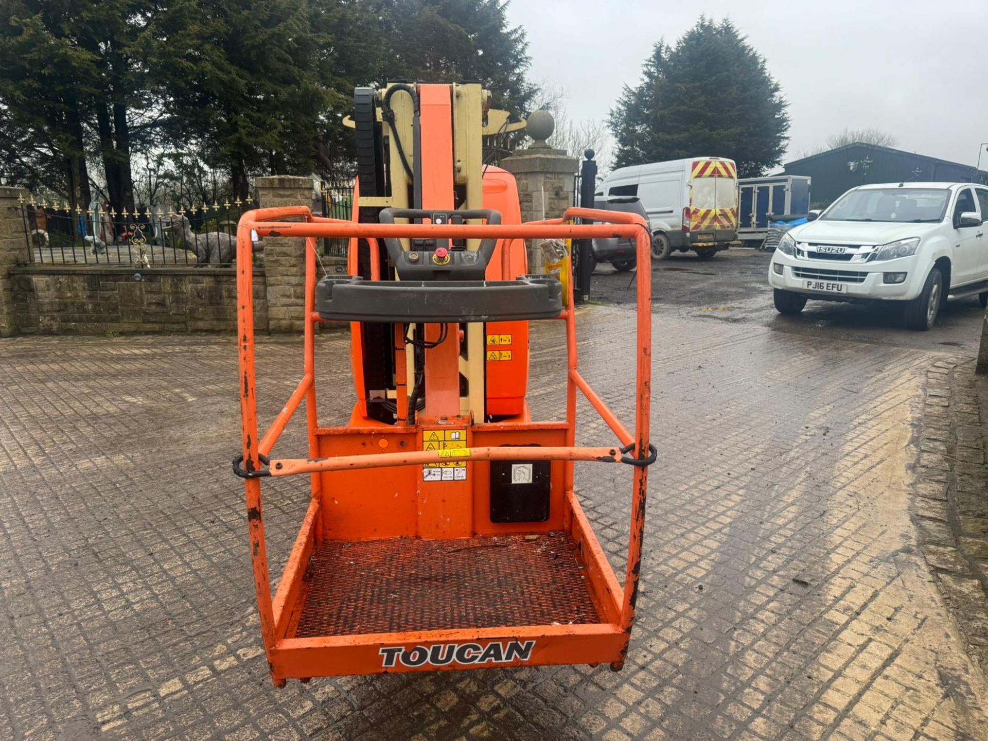 2013 JLG TOUCAN 10E ELECTRIC VERTICAL MAST BOOM LIFT *PLUS VAT* - Image 12 of 19