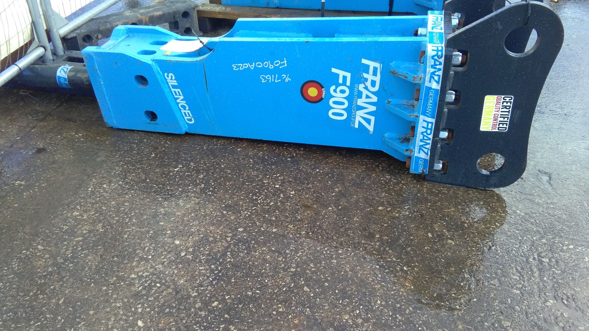 Unused 2017 Franz F900 Hydraulic Breaker / Hammer to suit 9 to 16 ton excavators. Weight 800Kg.