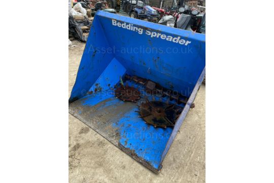 BEDDING SPREADER, SUITABLE FOR JCB BRACKET, USED FOR BEDDING ANIMALS DOWN *PLUS VAT* - Image 1 of 5