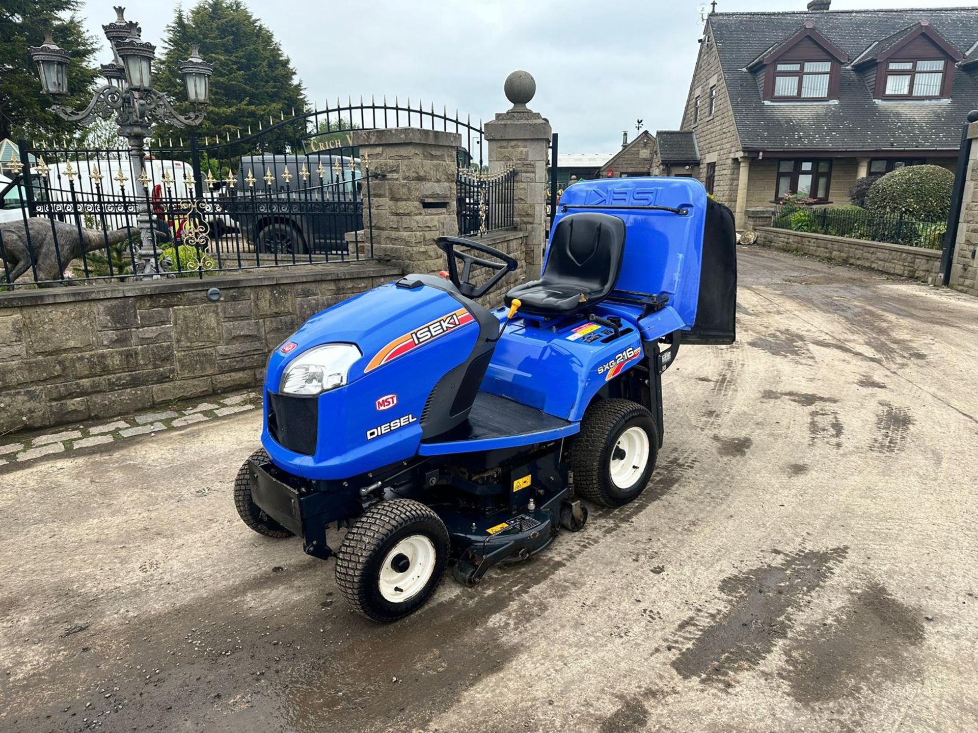 2017 ISEKI SXG216 DIESEL RIDE ON MOWER *PLUS VAT* - Image 4 of 17