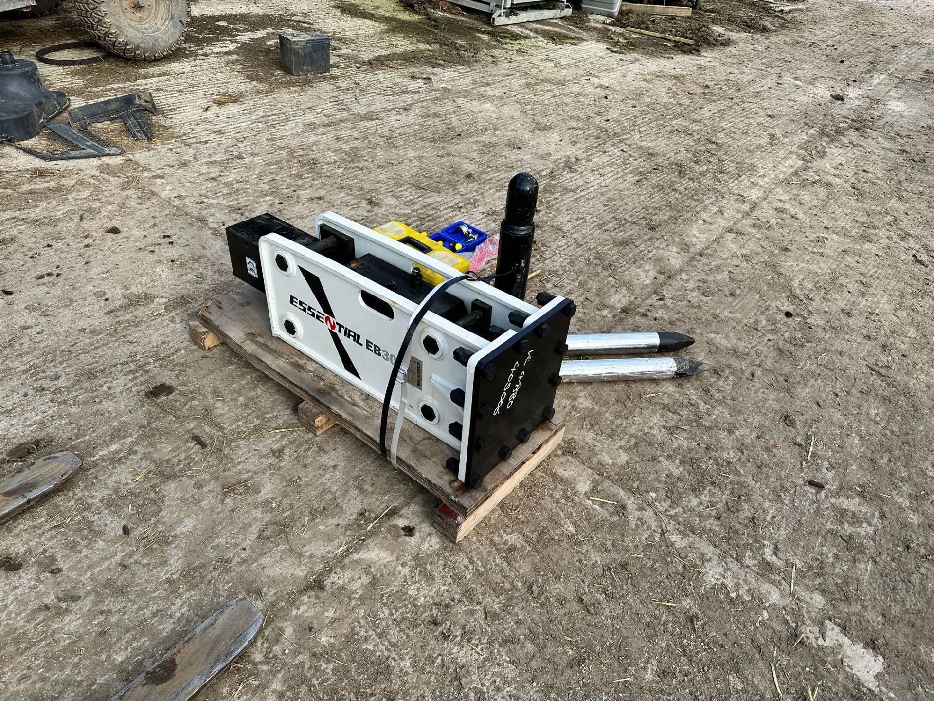 NEW/UNUSED ESSENTIAL EB30 HYDRAULIC ROCK BREAKER *PLUS VAT* - Image 9 of 11