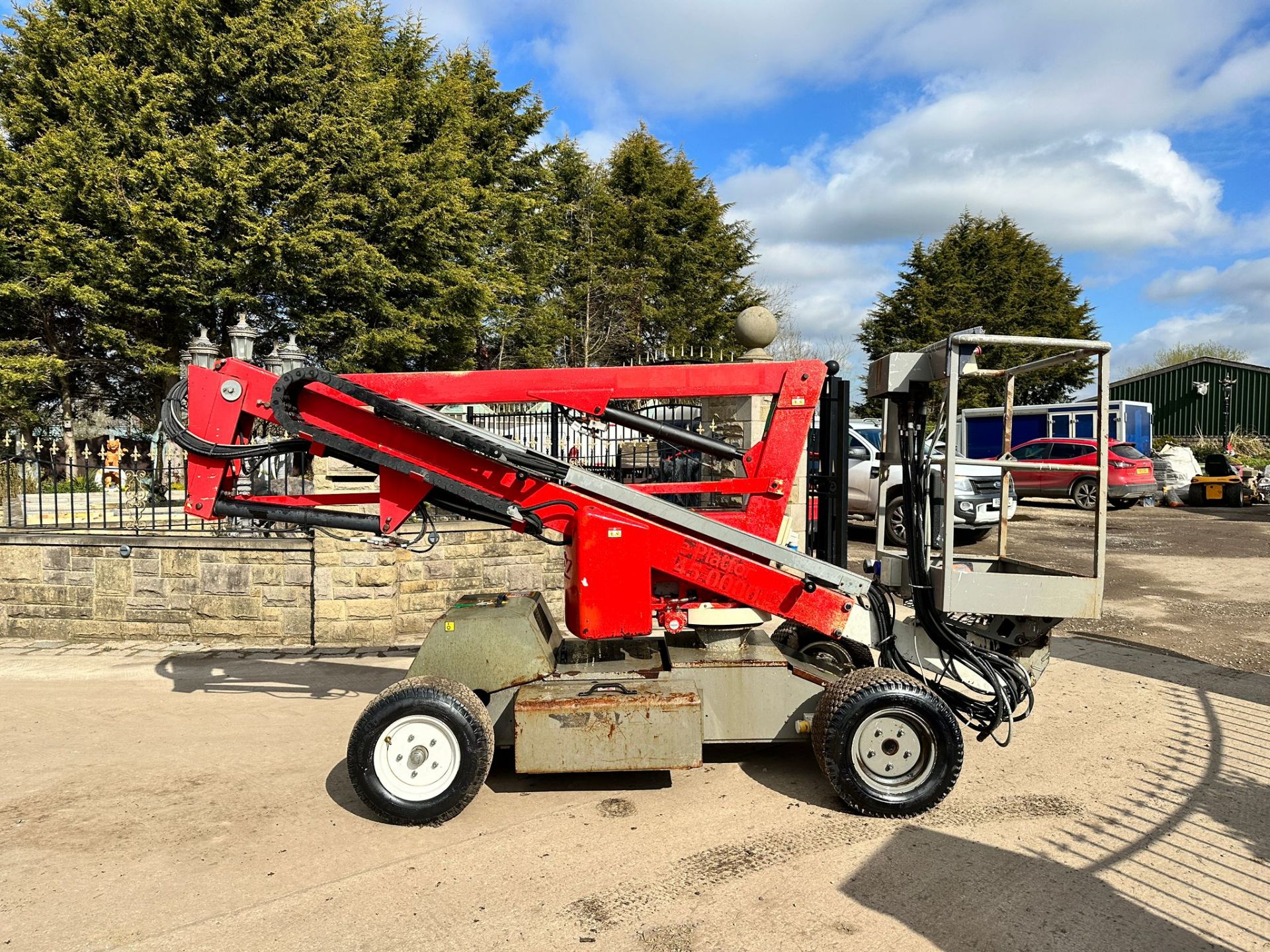 2010 Niftylift HR12 NDE HeightRider 12 Bi-Fuel Wheeled Boom Lift *PLUS VAT* - Image 6 of 19