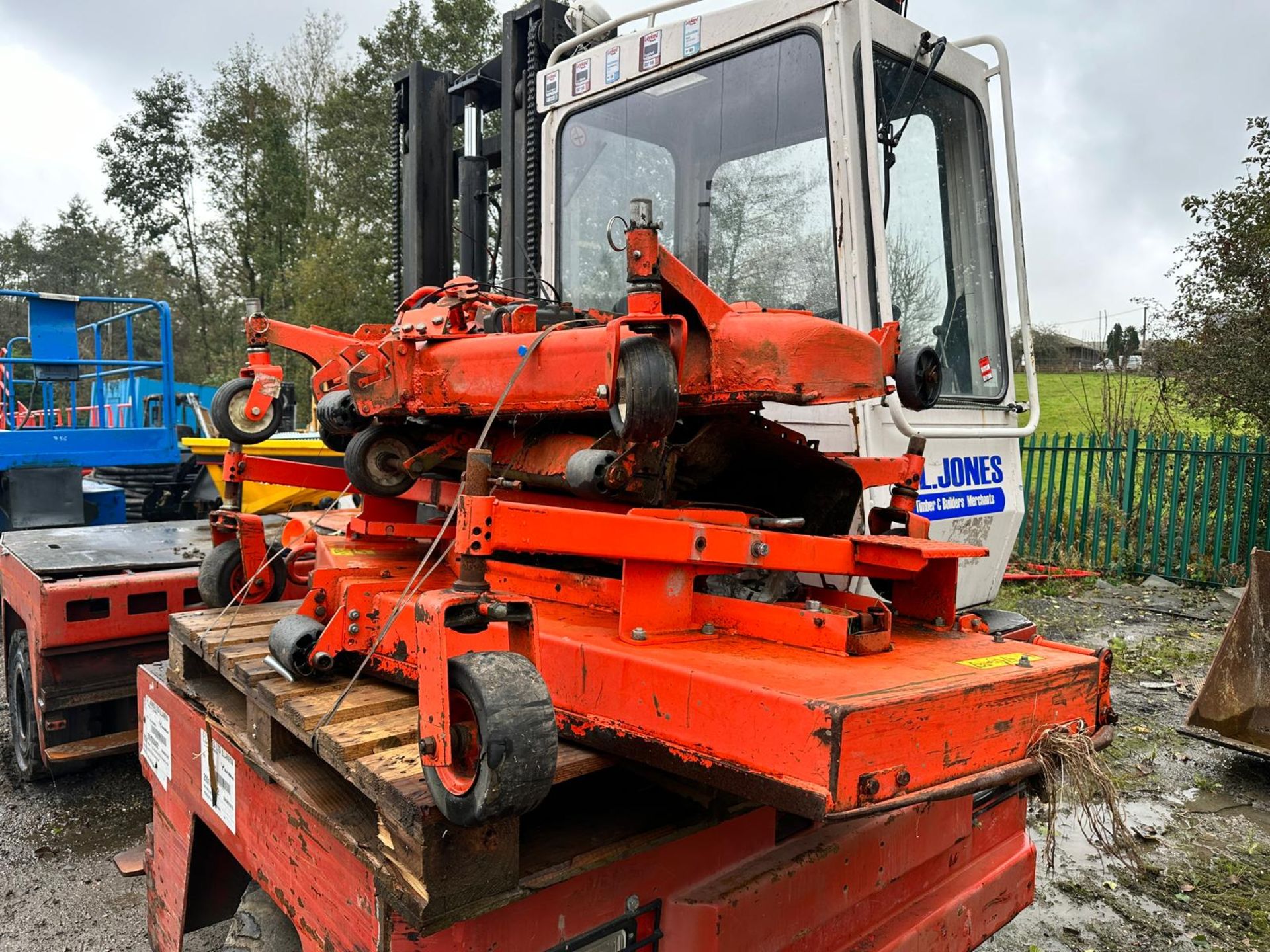 PALLET OF X3 KUBOTA PTO DRIVEN DECKS *PLUS VAT* - Image 4 of 10