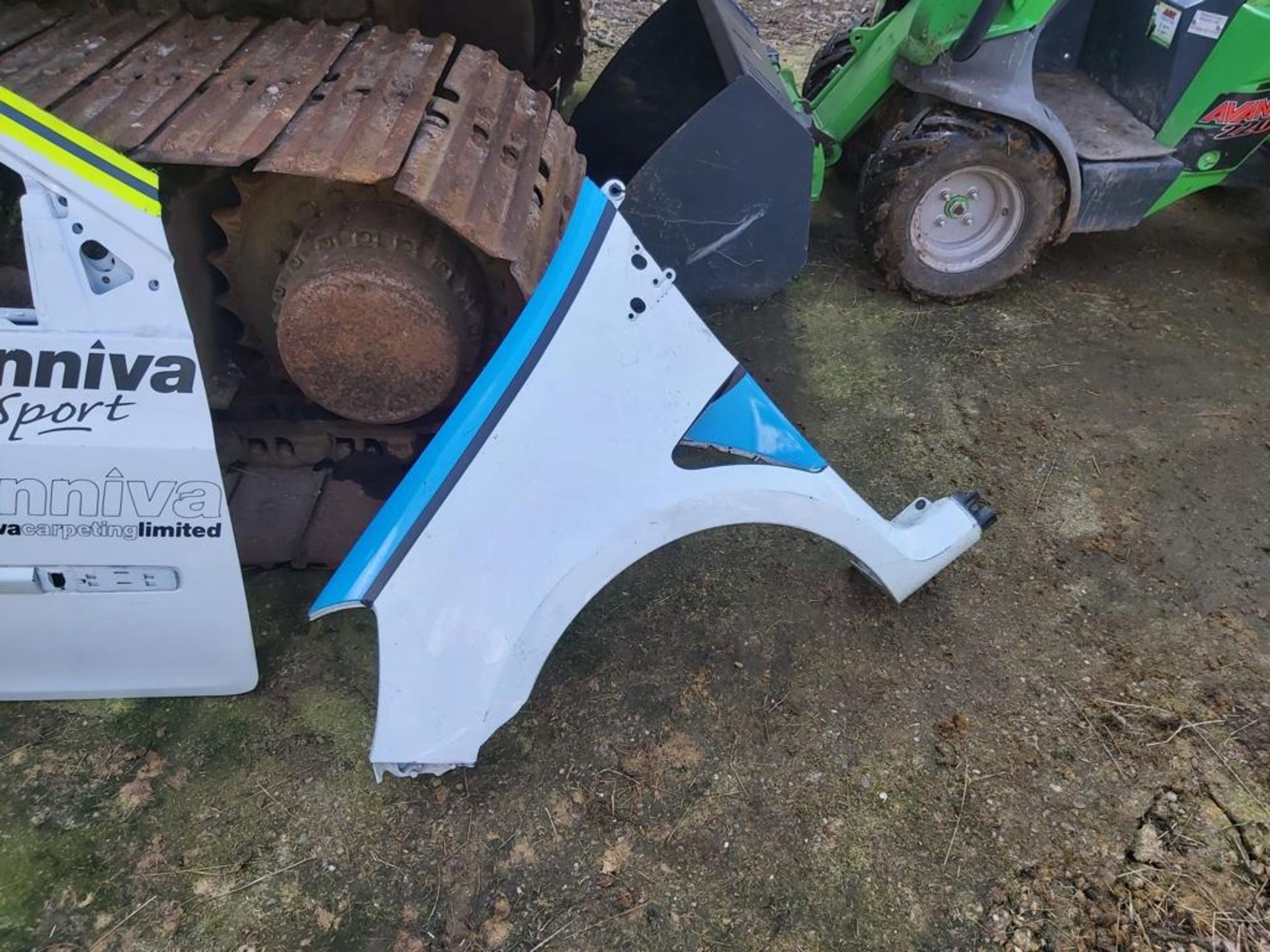 Clio cup parts - mainly fibreglass /plastic wings doors glass etc *NO VAT* - Bild 13 aus 13