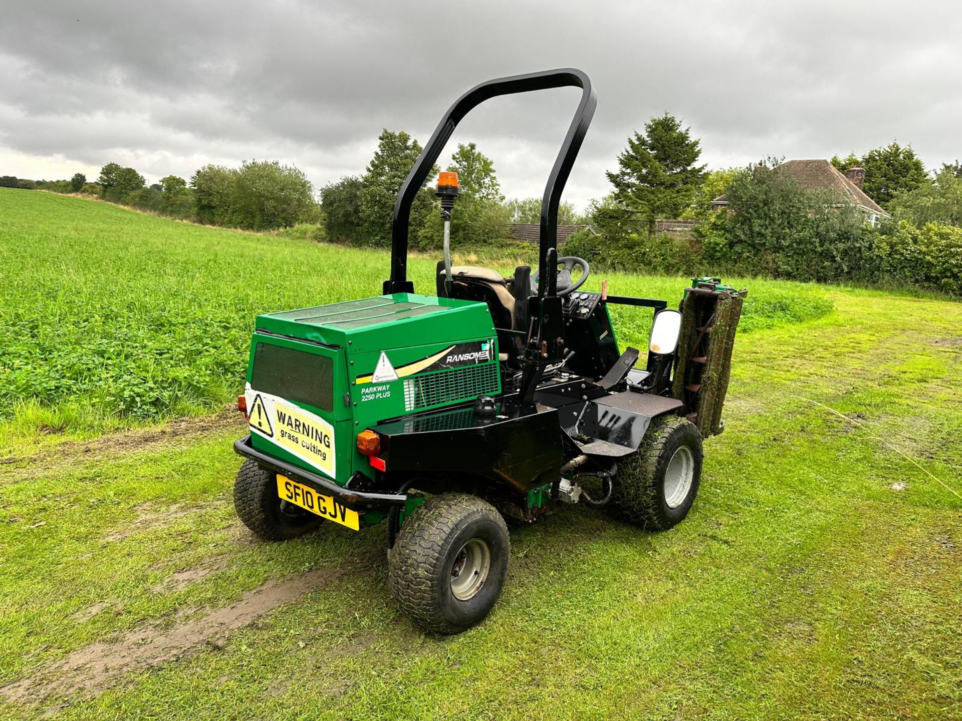2010 RANSOMES PARKWAY 2250 PLUS 4WD 3 GANG CYLINDER MOWER *PLUS VAT* - Image 3 of 19