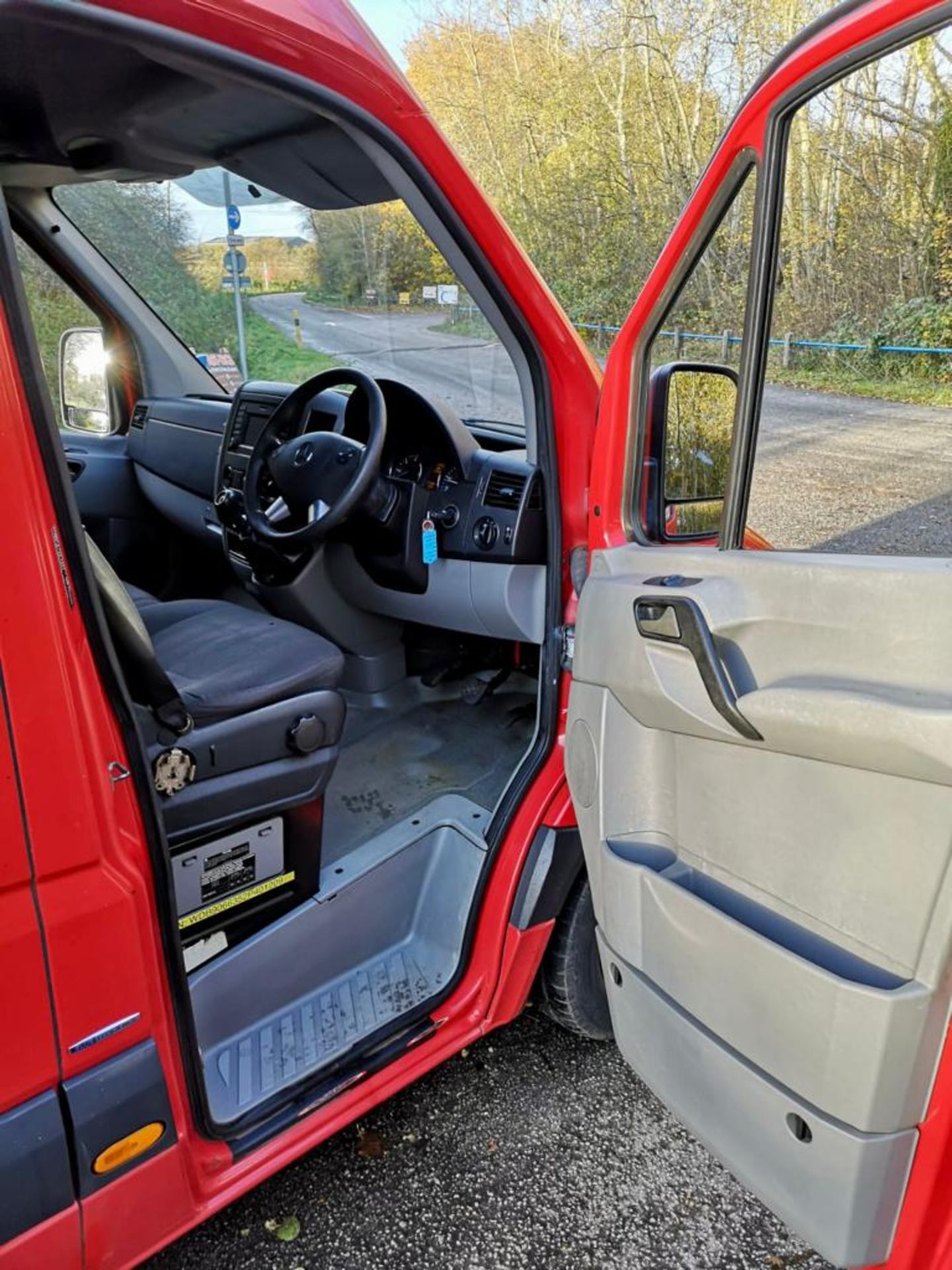 2017 MERCEDES-BENZ SPRINTER 311CDI RED PANEL VAN *NO VAT* - Image 7 of 11