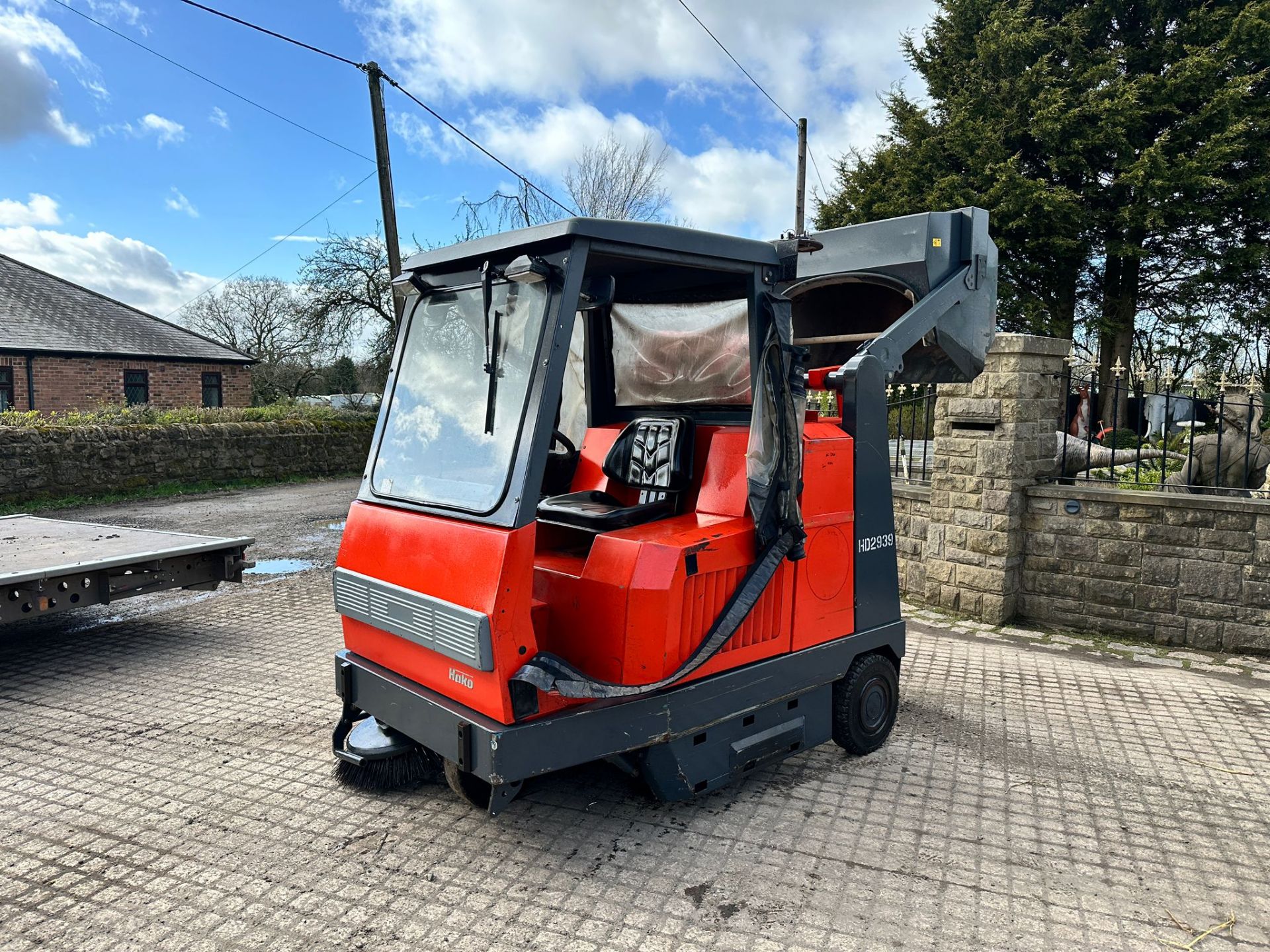 2007 HAKO JONAS 1450V RIDE ON SWEEPER *PLUS VAT* - Image 3 of 11