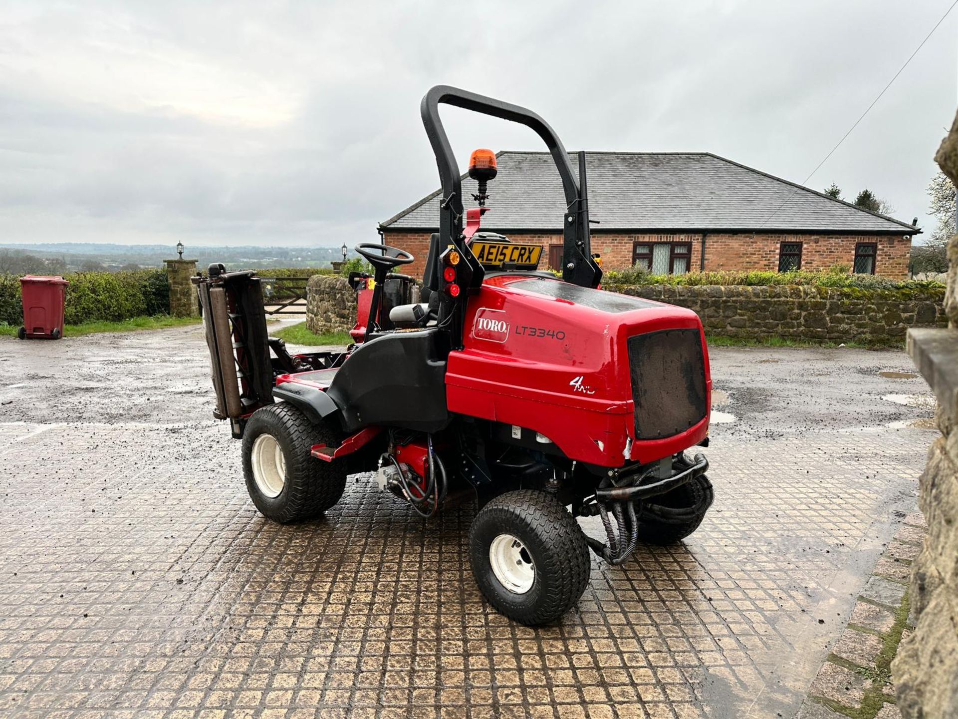 2015 TORO LT3340 4WD 3 GANG RIDE ON CYLINDER MOWER *PLUS VAT* - Bild 5 aus 16