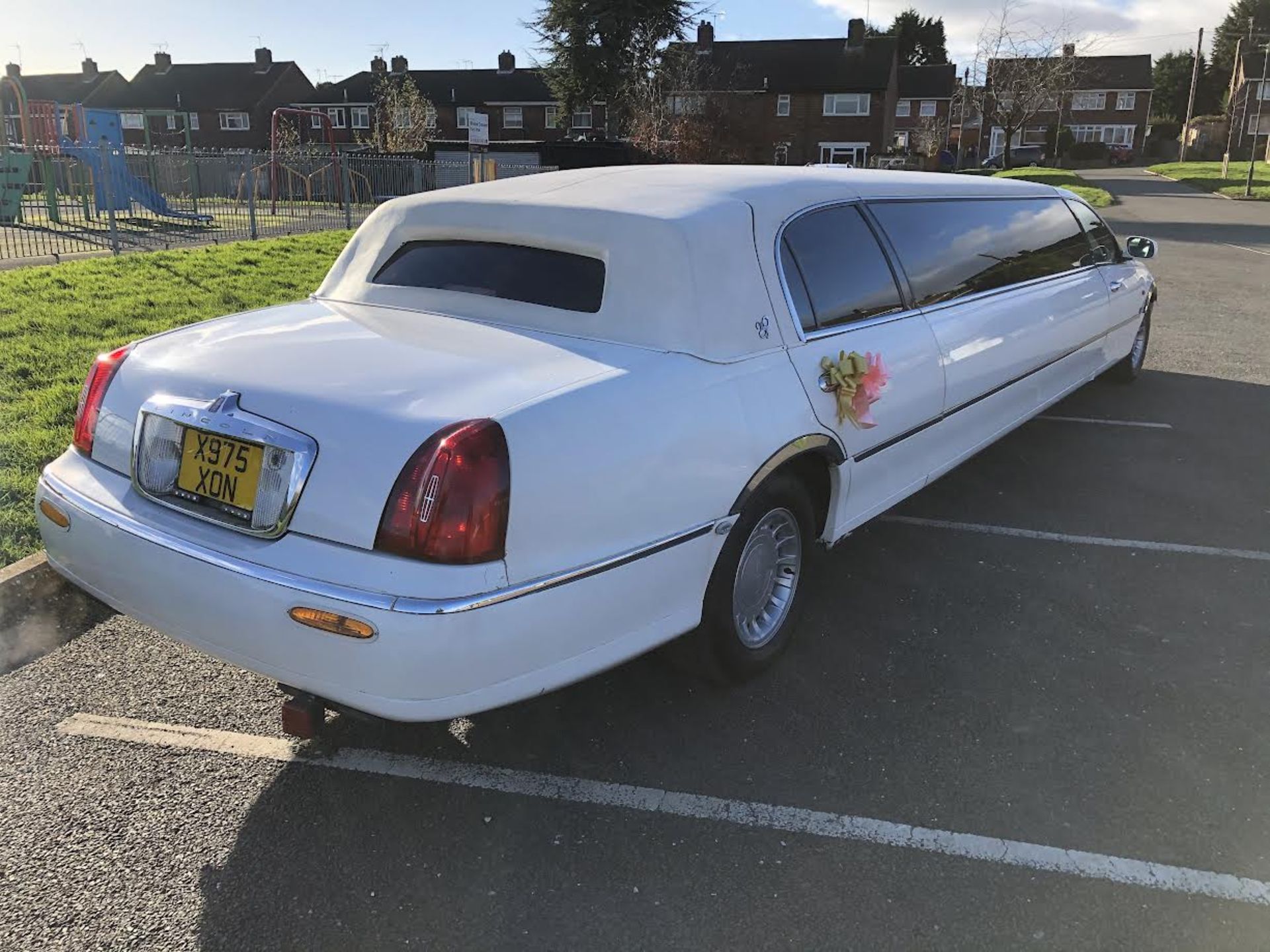 2001 LINCOLN TOWN CAR AUTO WHITE 10 SEATER LIMOUSINE WEDDING CAR *NO VAT* - Image 6 of 17