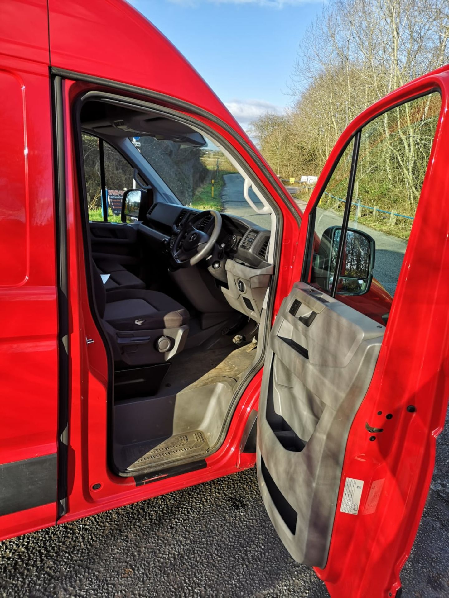 2019/19 REG VOLKSWAGEN CRAFTER CR35 STARTLINE TDI 2.0 DIESEL RED PANEL VAN, SHOWING 1 FORMER KEEPER - Image 9 of 13