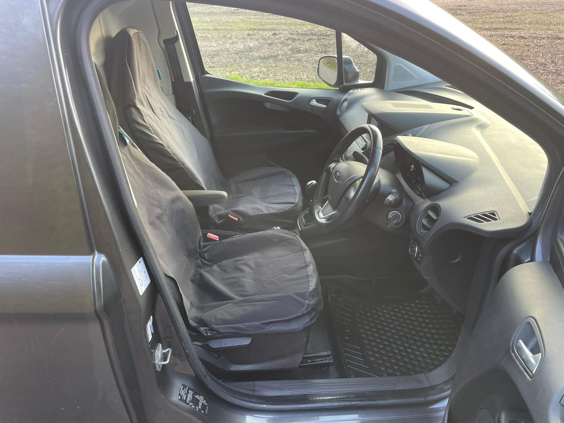 2018/68 REG FORD TRANSIT COURIER TREND TDCI 1.5 DIESEL GREY PANEL VAN, SHOWING 1 FORMER KEEPER - Image 10 of 13