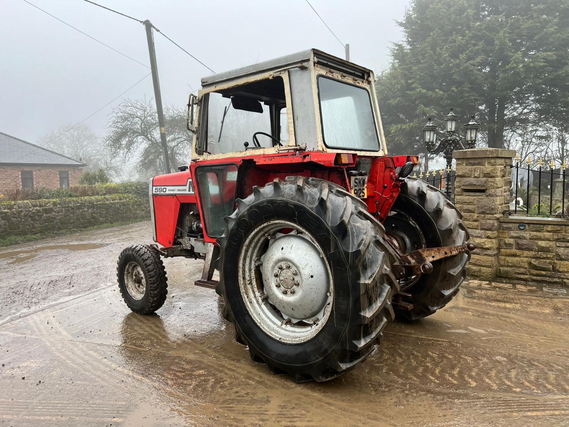 MASSEY FERGUSON 590 75hp TRACTOR, RUNS AND DRIVES, ROAD REGISTERED, CABBED, 2 SPOOLS - Bild 4 aus 13