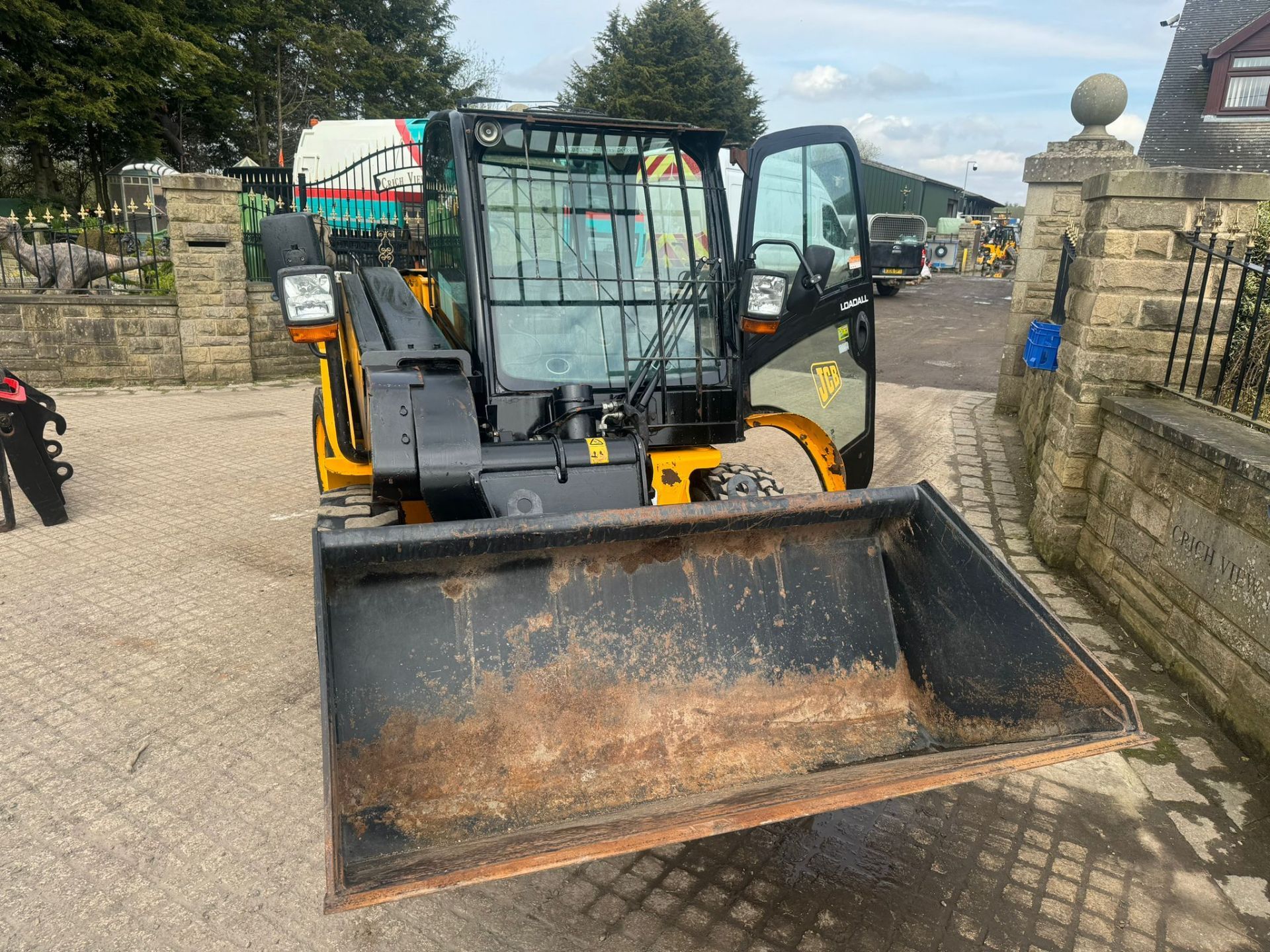 JCB 520-50 2 TON DIESEL TELESCOPIC TELEHANDLER BUCKET AND FORKS *PLUS VAT* - Image 12 of 27