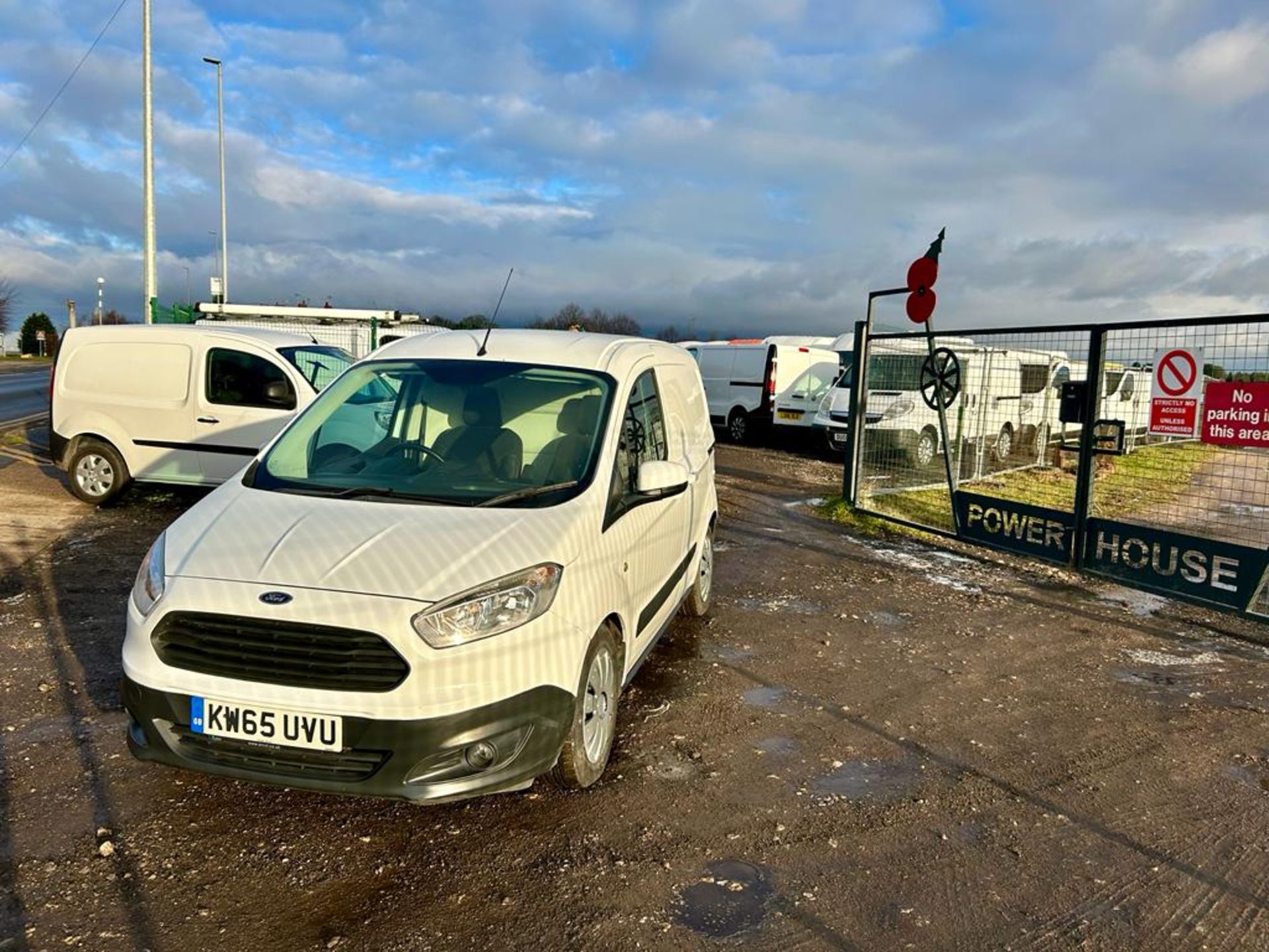 2016 FORD TRANSIT COURIER TREND TDCI WHITE PANEL VAN *NO VAT* - Image 2 of 15