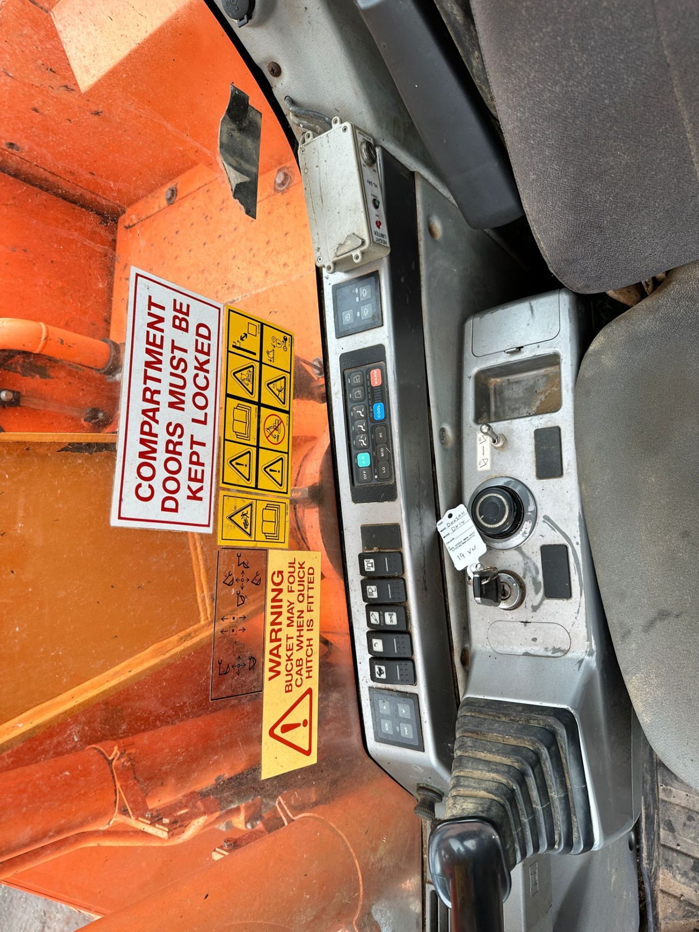 2011 DOOSAN DX140LCR EXCAVATOR WITH BLADE *PLUS VAT* - Bild 12 aus 26