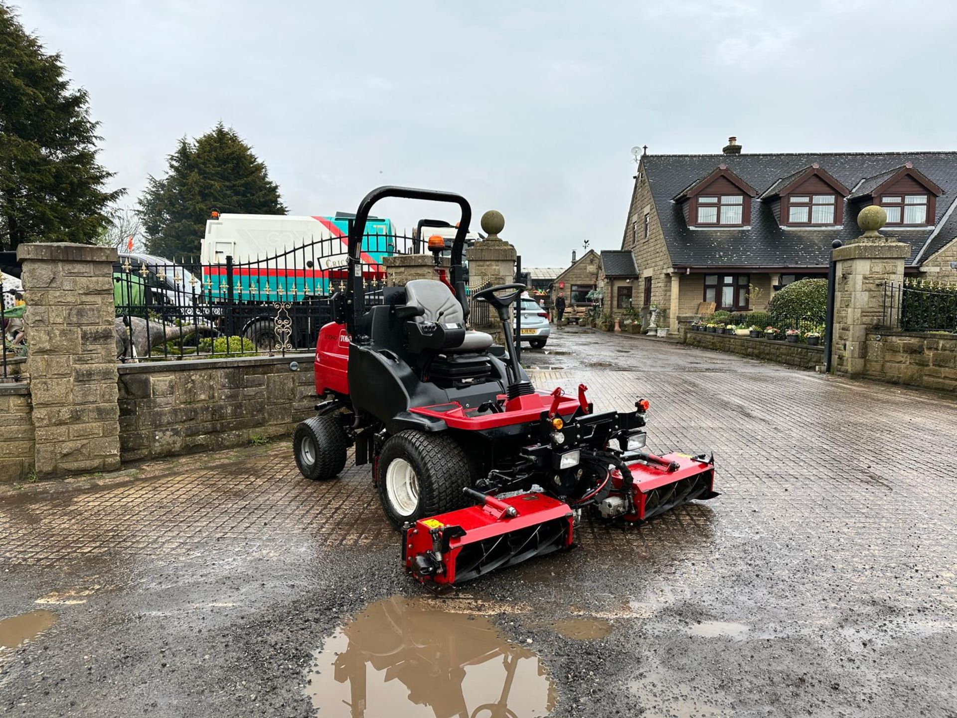 2015 TORO LT3340 4WD 3 GANG RIDE ON CYLINDER MOWER *PLUS VAT*