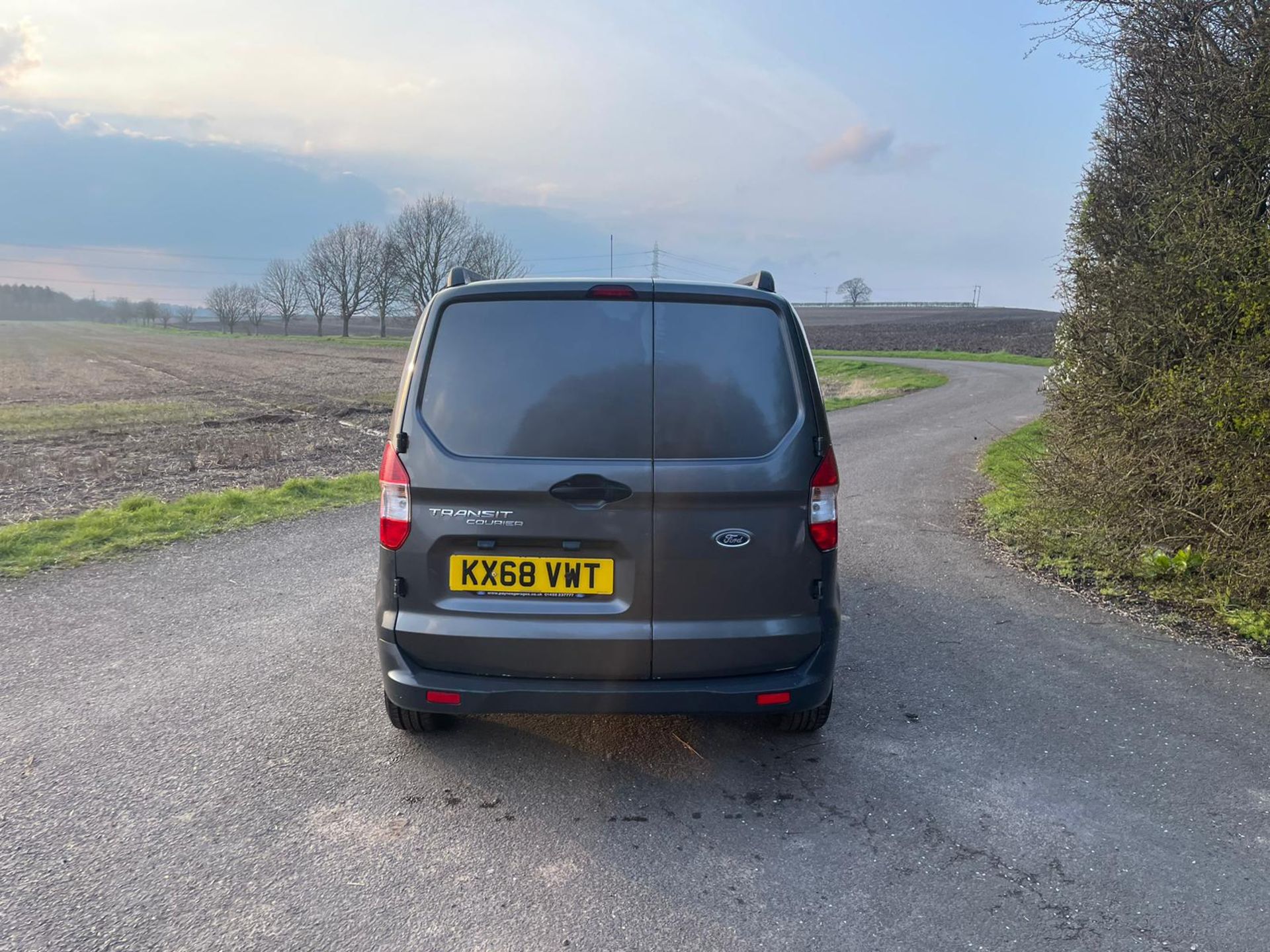 2018/68 REG FORD TRANSIT COURIER TREND TDCI 1.5 DIESEL GREY PANEL VAN, SHOWING 1 FORMER KEEPER - Image 6 of 13