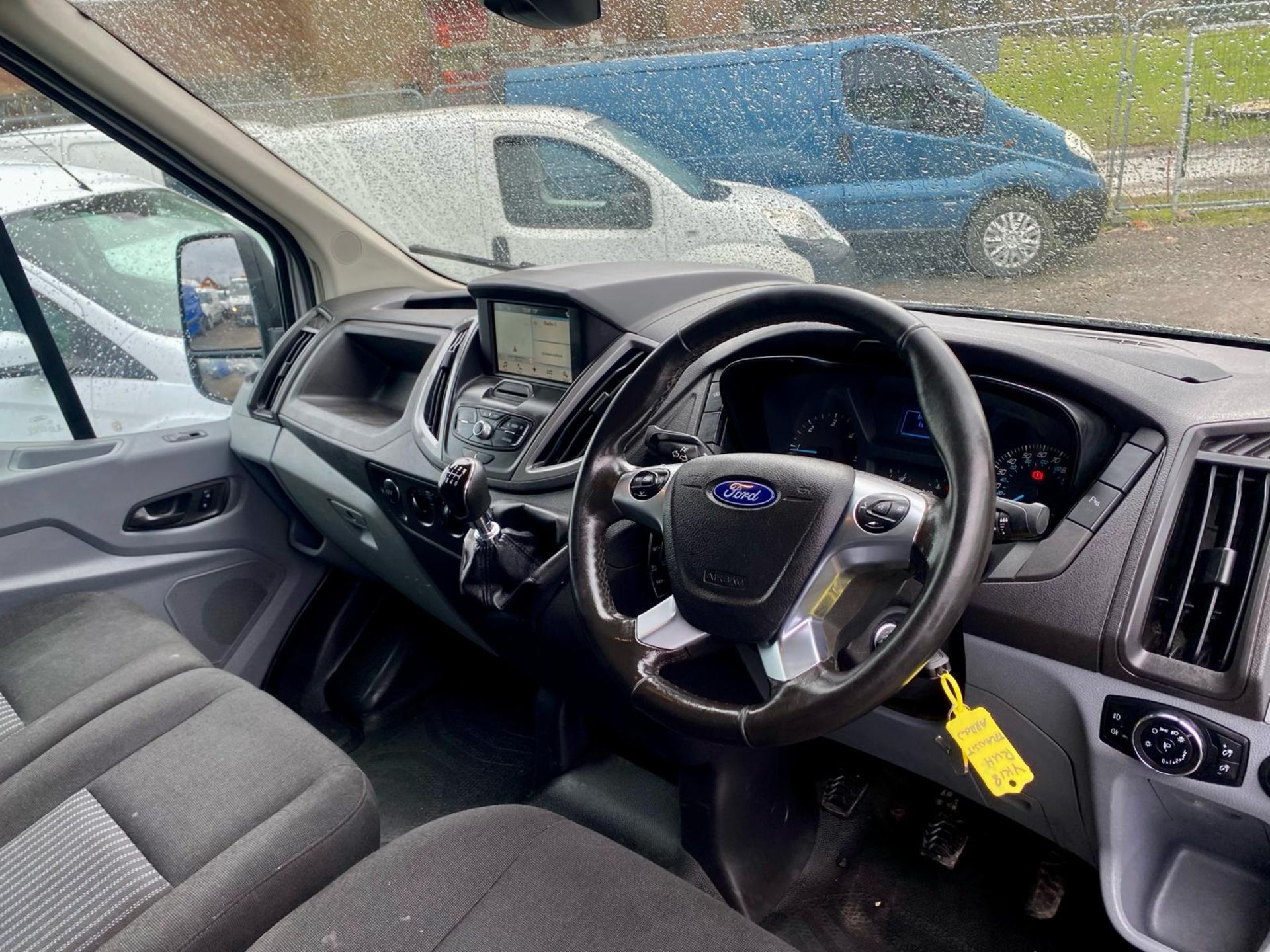 2018 FORD TRANSIT 350 SILVER PANEL VAN - WINDOW FITTER - GLASS RAIL VAN *NO VAT* - Image 14 of 21