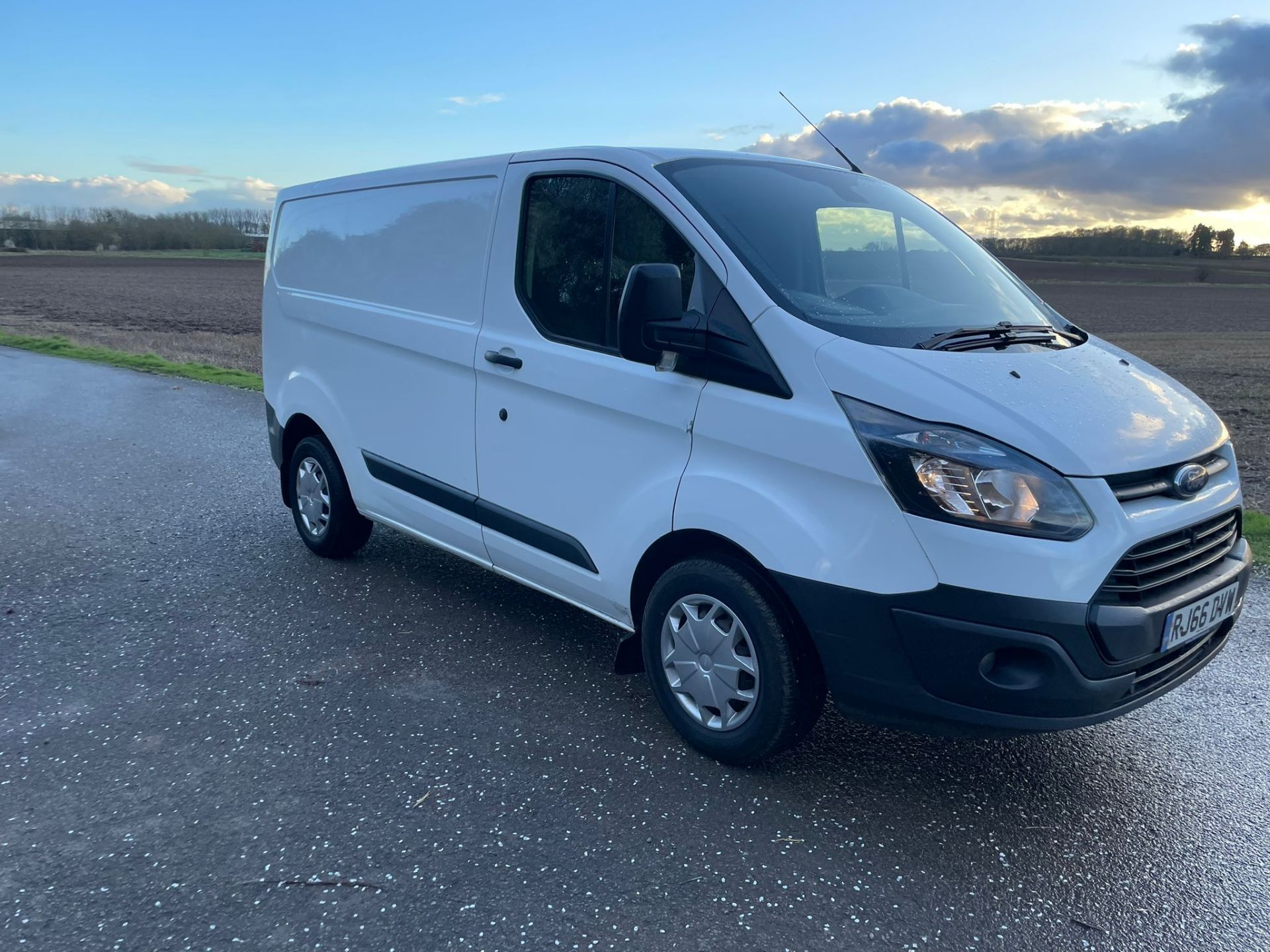 2016/66 REG FORD TRANSIT CUSTOM 290 TREND E-TEC 2.2 DIESEL PANEL VAN, SHOWING 1 FORMER KEEPER