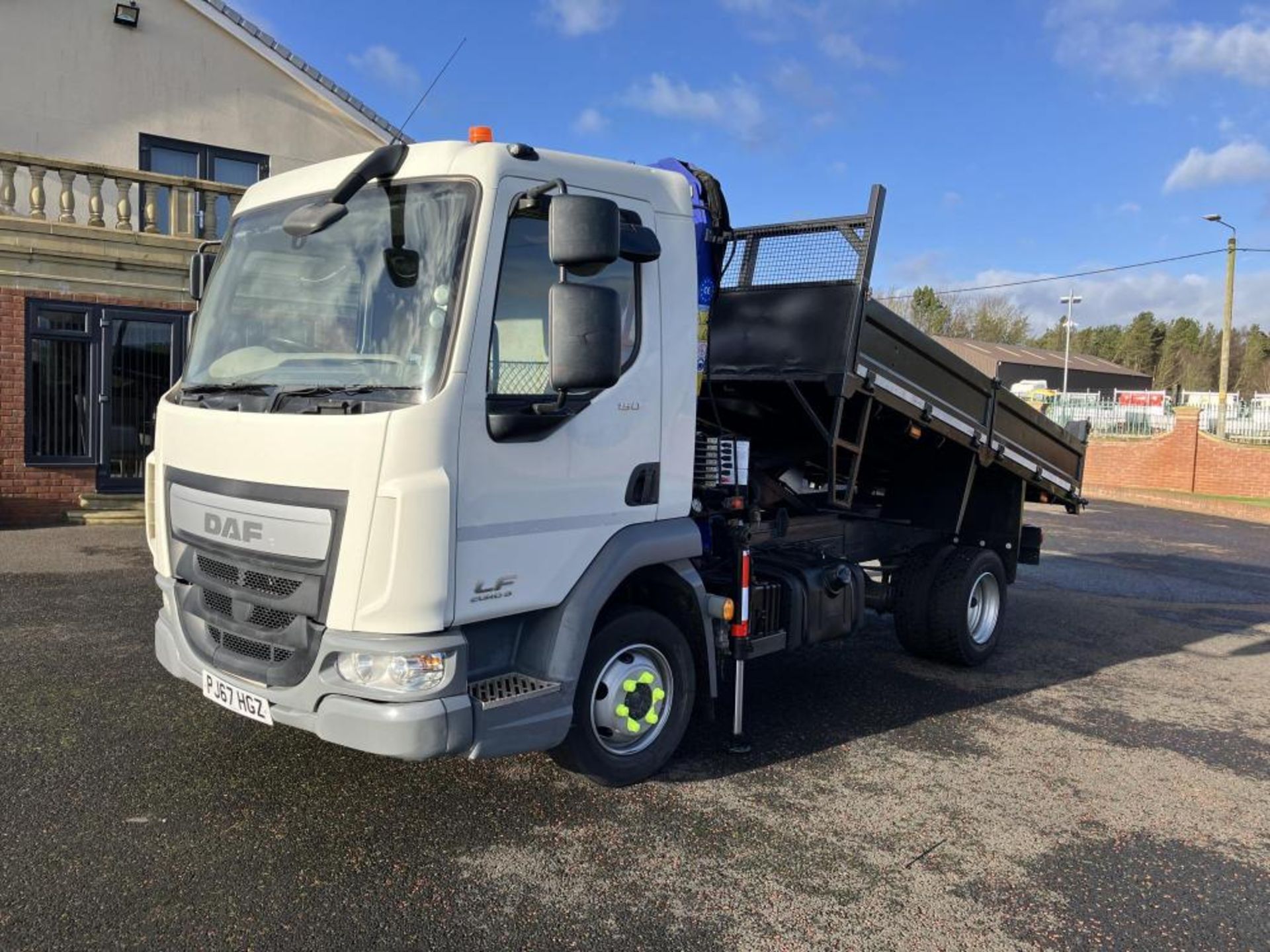 2017 DAF TRUCKS LF 7.5 TONNE TIPPER WITH PM 4.5 CRANE EURO 6 UNDERARM TIPPER *PLUS VAT* - Image 3 of 29