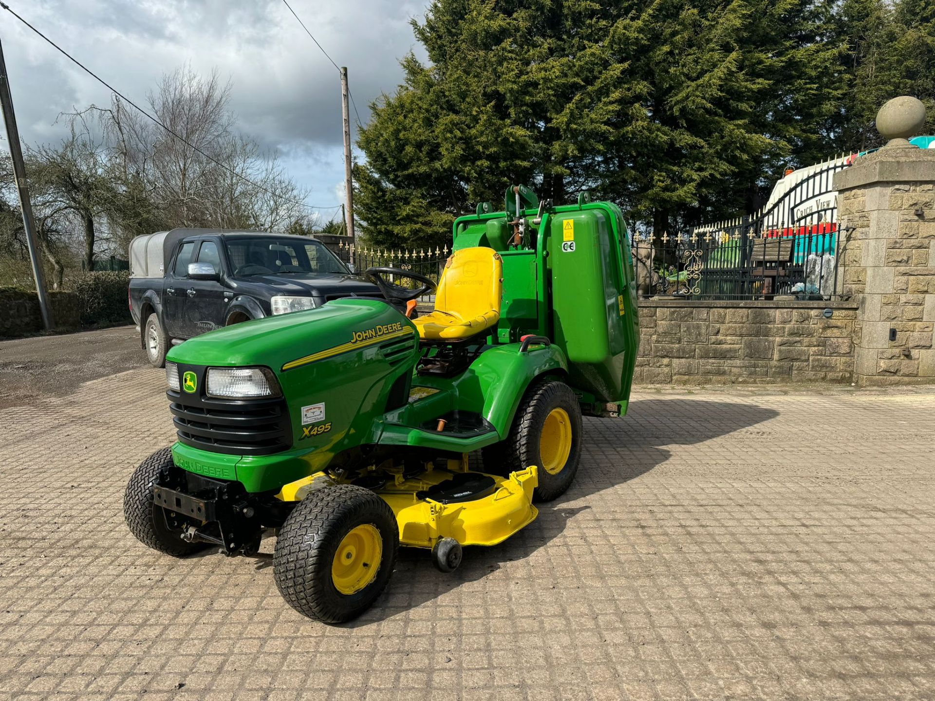 JOHN DEERE X495 RIDE ON LAWN MOWER WITH COLLECTOR *PLUS VAT* - Image 3 of 14