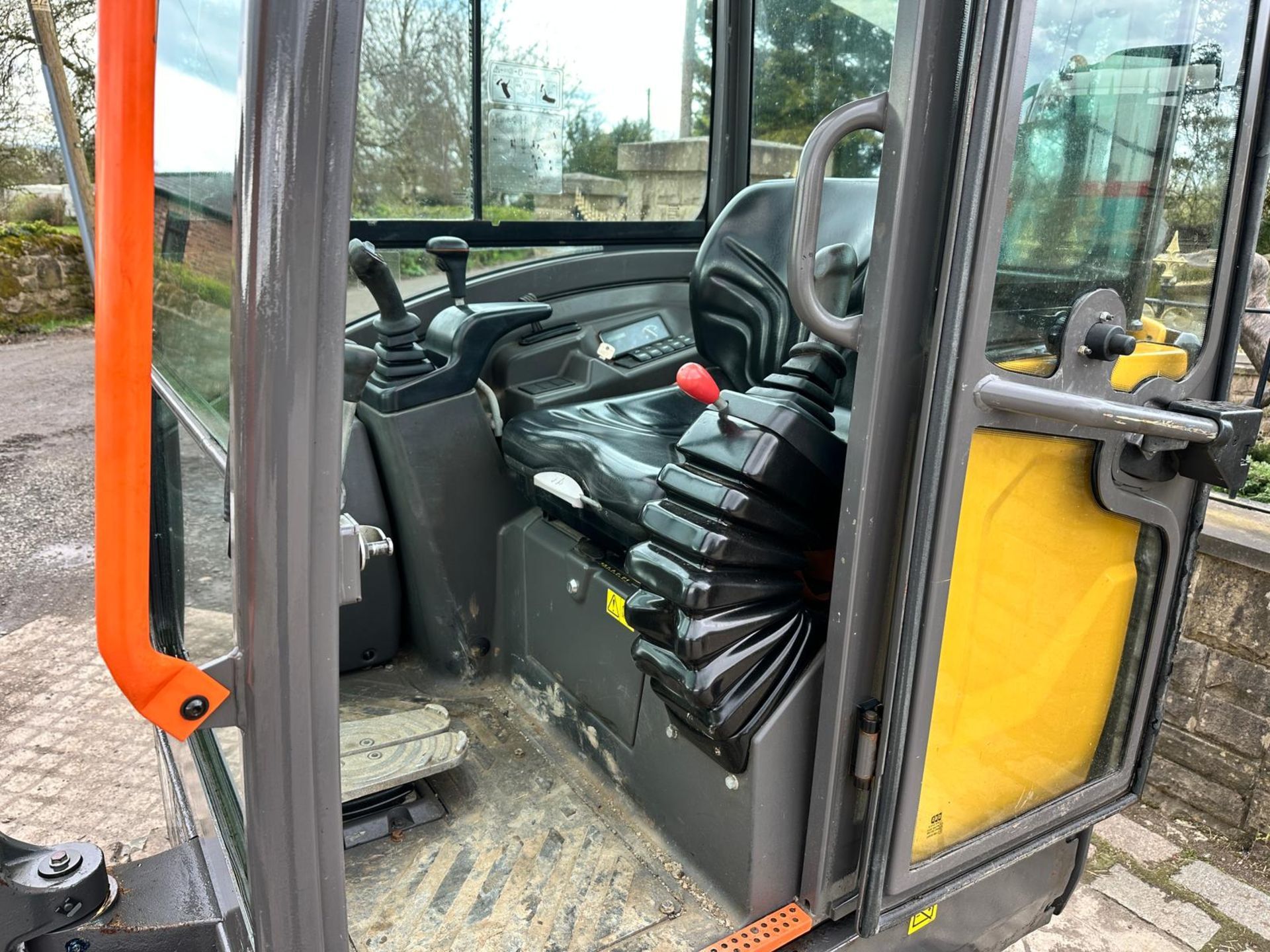 2018 VOLVO EC18E MINI EXCAVATOR *PLUS VAT* - Image 7 of 21