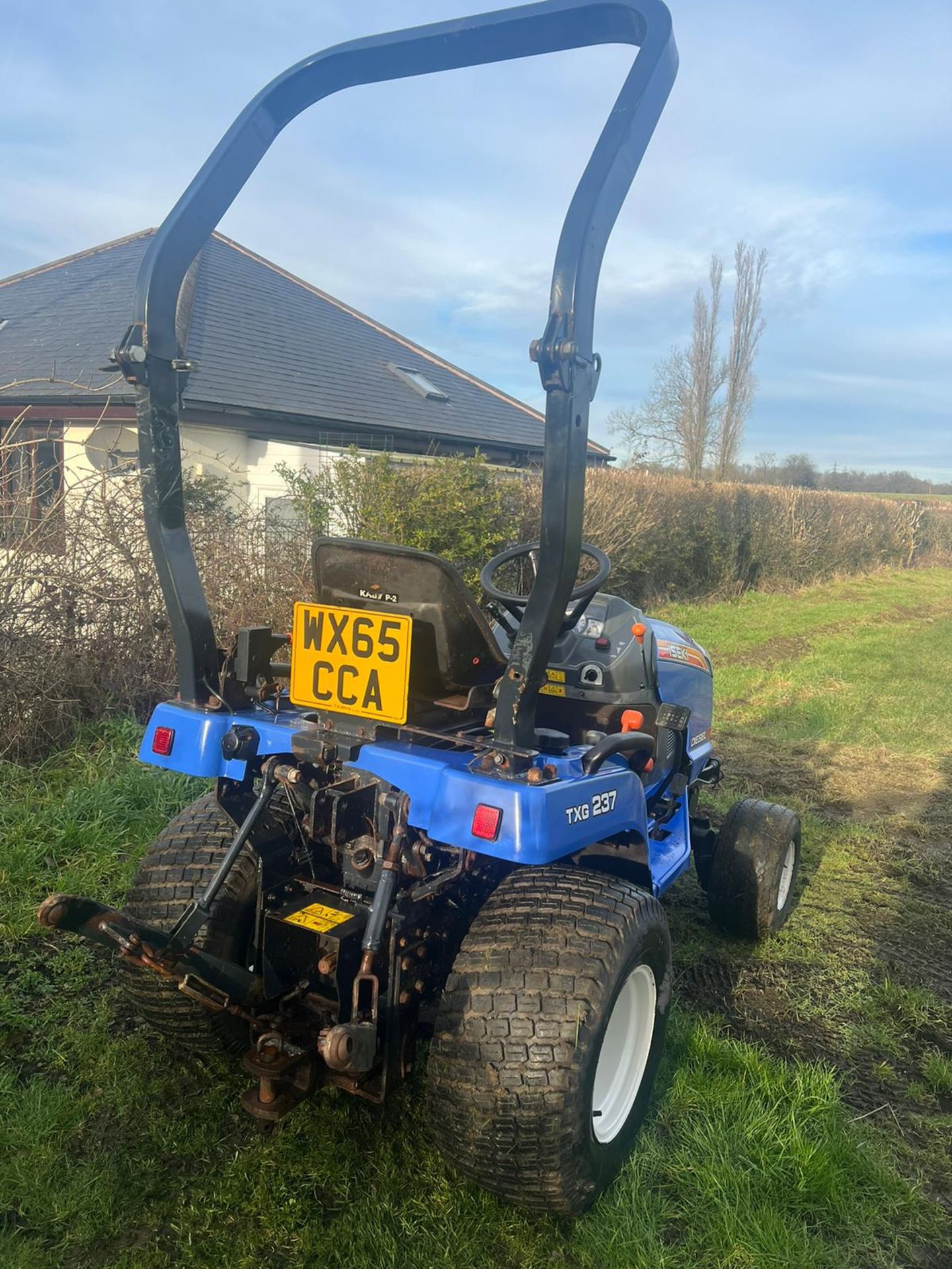 2015/65 PLATE ISEKI TXG 237 COMPACT TRACTOR 4x4 *PLUS VAT* - Image 6 of 9