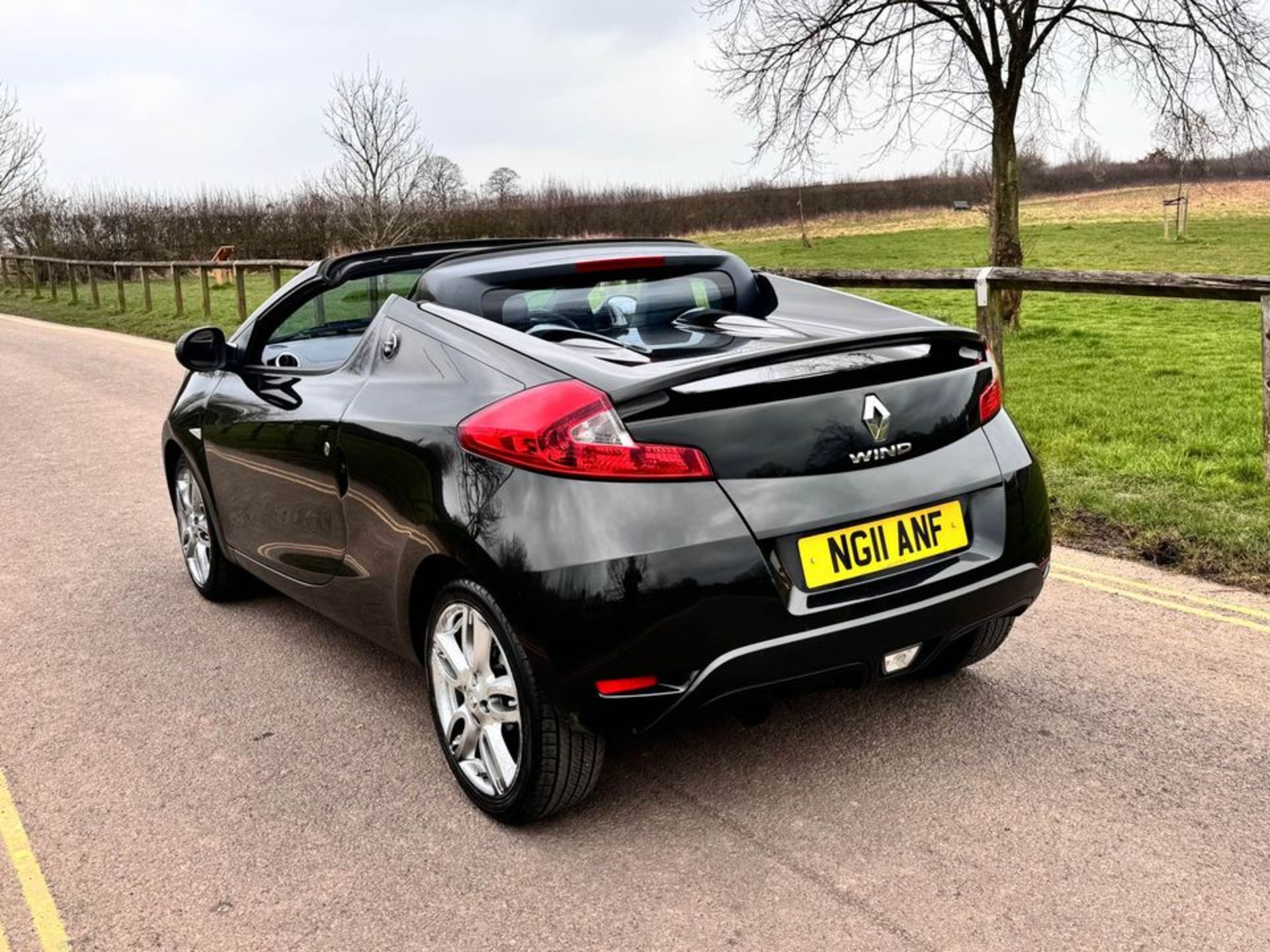 2011 RENAULT WIND ROADSTER GT LINE TCE BLACK CONVERTIBLE *NO VAT* - Image 8 of 13