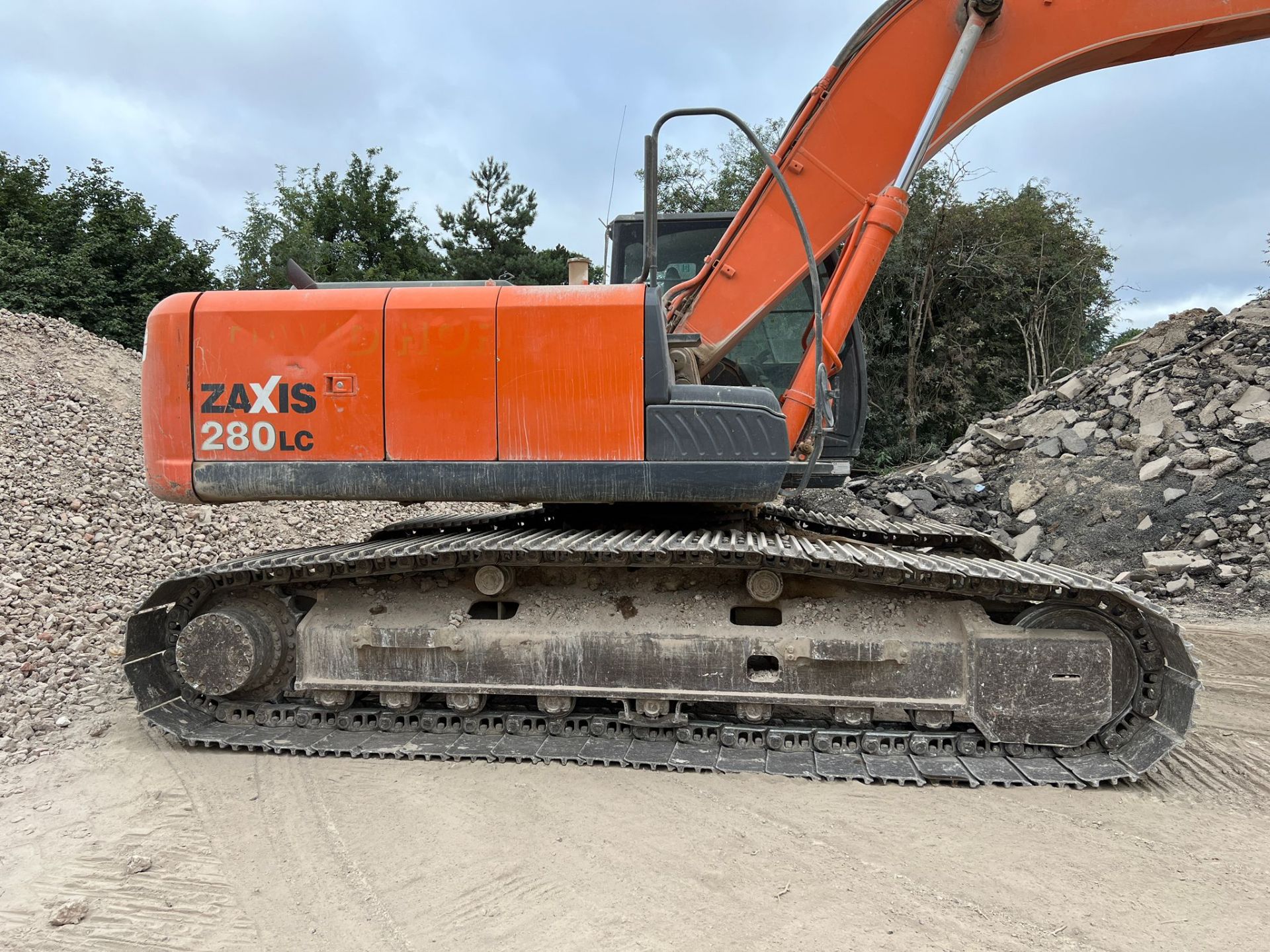 HITACHI ZAXIS 280 LC EXCAVATOR - RUNS, WORKS AND DIGS, READY FOR WORK *PLUS VAT* - Image 2 of 22