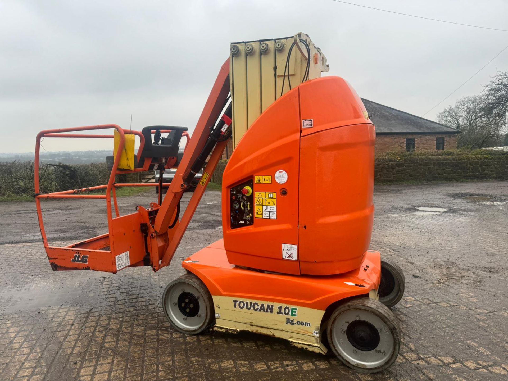 2013 JLG TOUCAN 10E ELECTRIC VERTICAL MAST BOOM LIFT *PLUS VAT* - Image 2 of 19