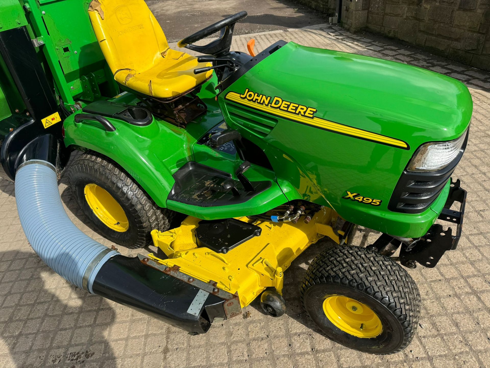 JOHN DEERE X495 RIDE ON LAWN MOWER WITH COLLECTOR *PLUS VAT* - Image 12 of 14