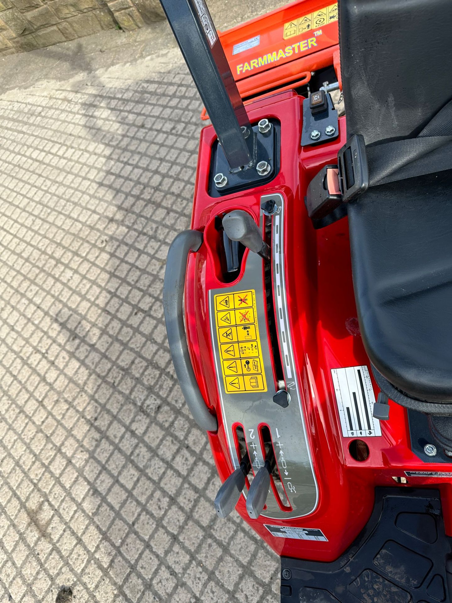 MASSEY FERGUSON 1525 25HP 4WD COMPACT TRACTOR WITH FARM MASTER RT135 1.35 METRE ROTAVATOR *PLUS VAT* - Image 7 of 15