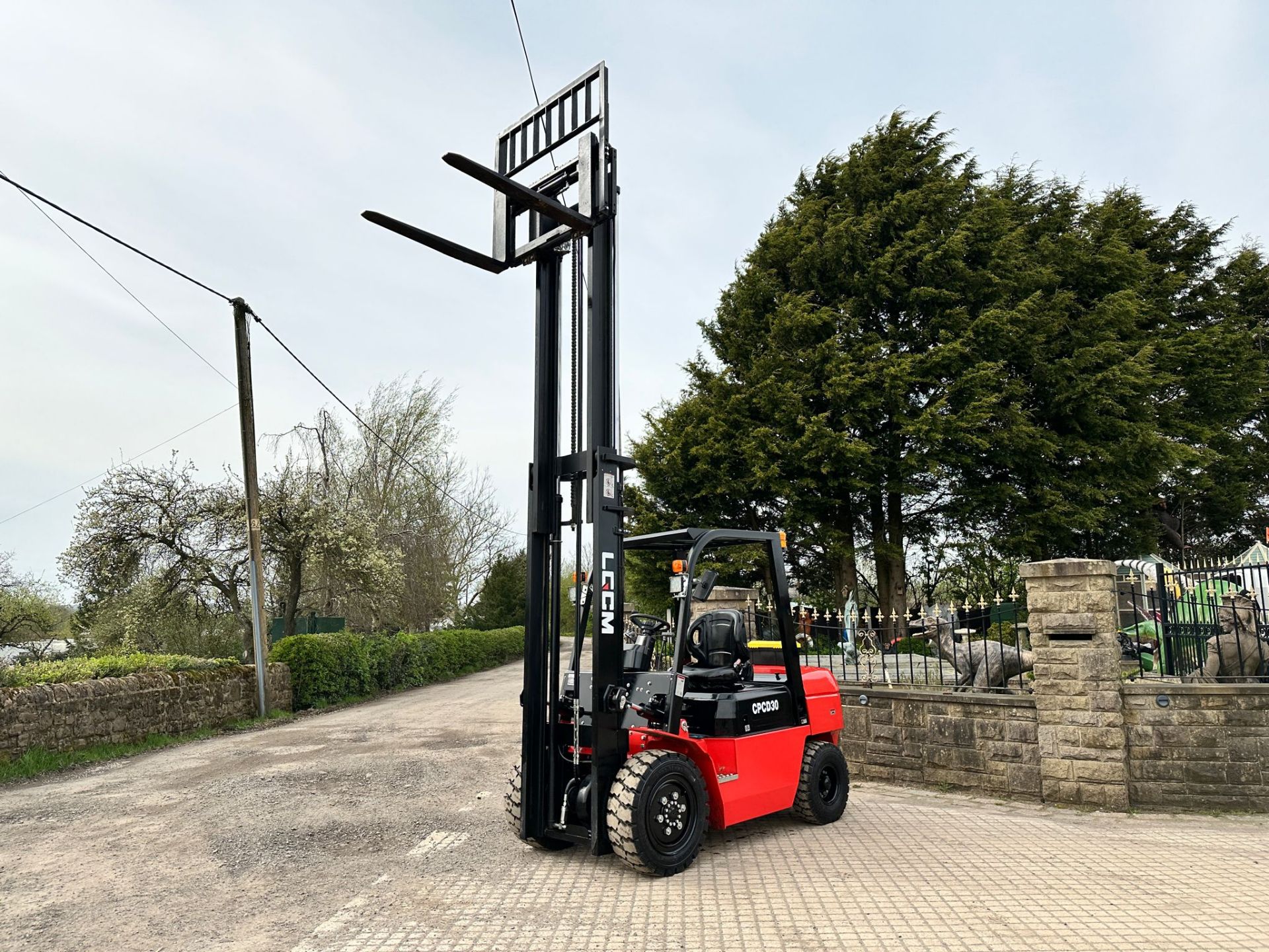 NEW/UNUSED 2023 LCCM CPCD30 3 TON DIESEL FORKLIFT *PLUS VAT* - Image 3 of 17