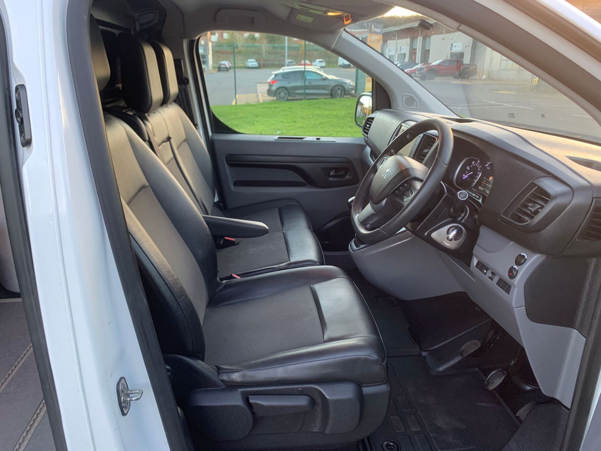 2017 PEUGEOT EXPERT PRO STANDARD BLUE HDI WHITE PANEL VAN *NO VAT* - Image 15 of 41