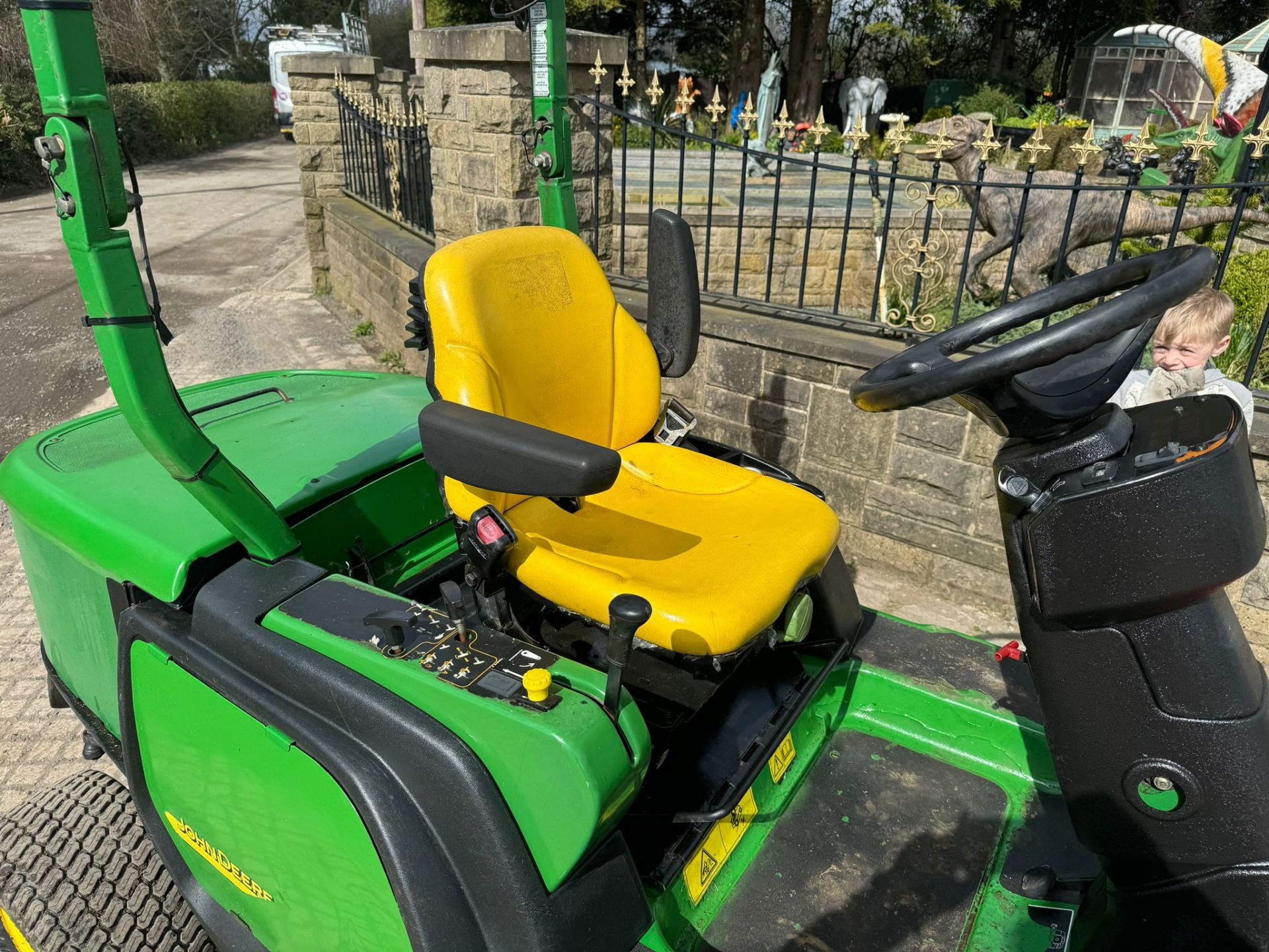 2011 JOHN DEERE 1565 RIDE ON LAWN MOWER *PLUS VAT* - Bild 10 aus 12