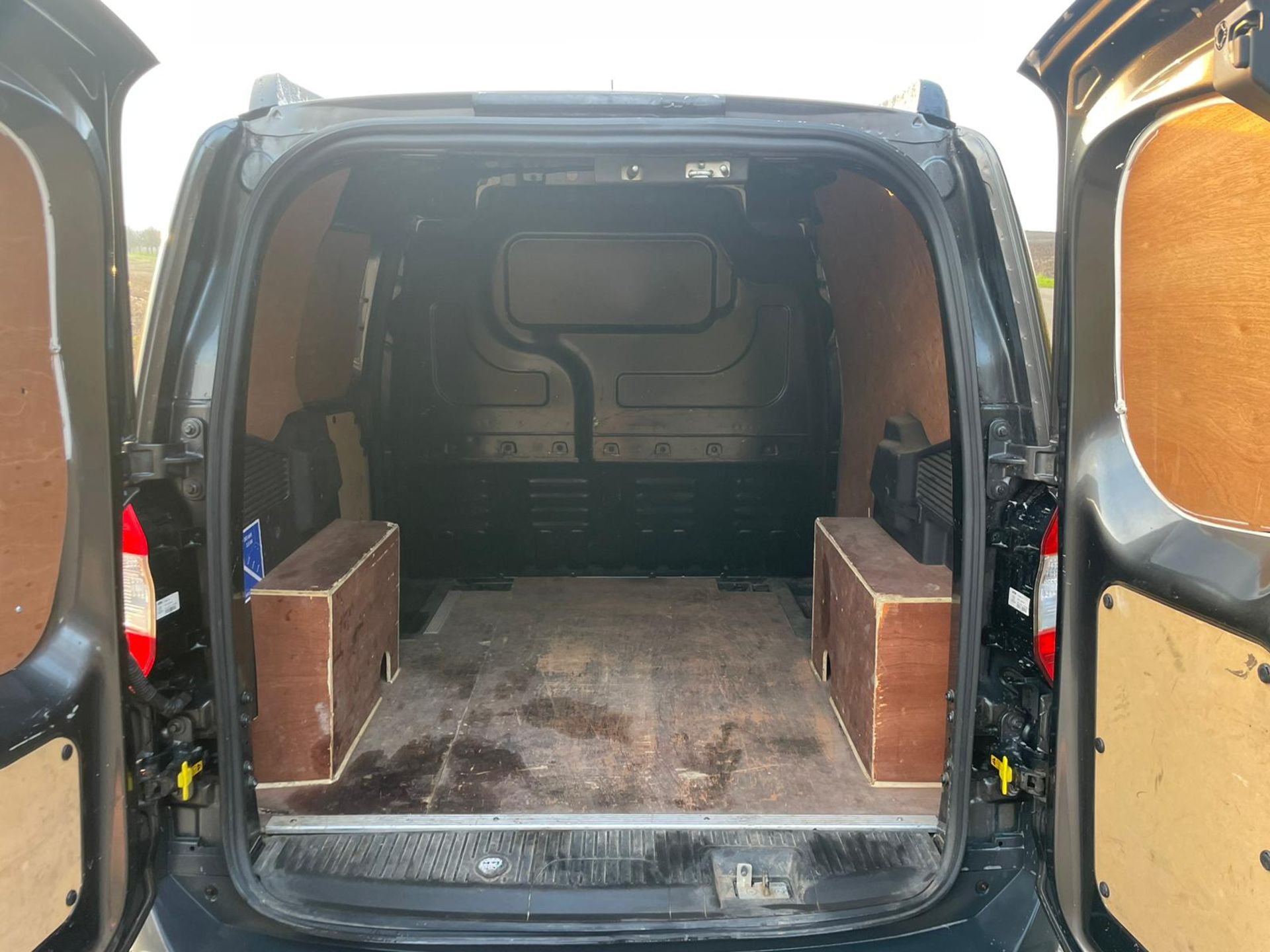 2018/68 REG FORD TRANSIT COURIER TREND TDCI 1.5 DIESEL GREY PANEL VAN, SHOWING 1 FORMER KEEPER - Image 12 of 13