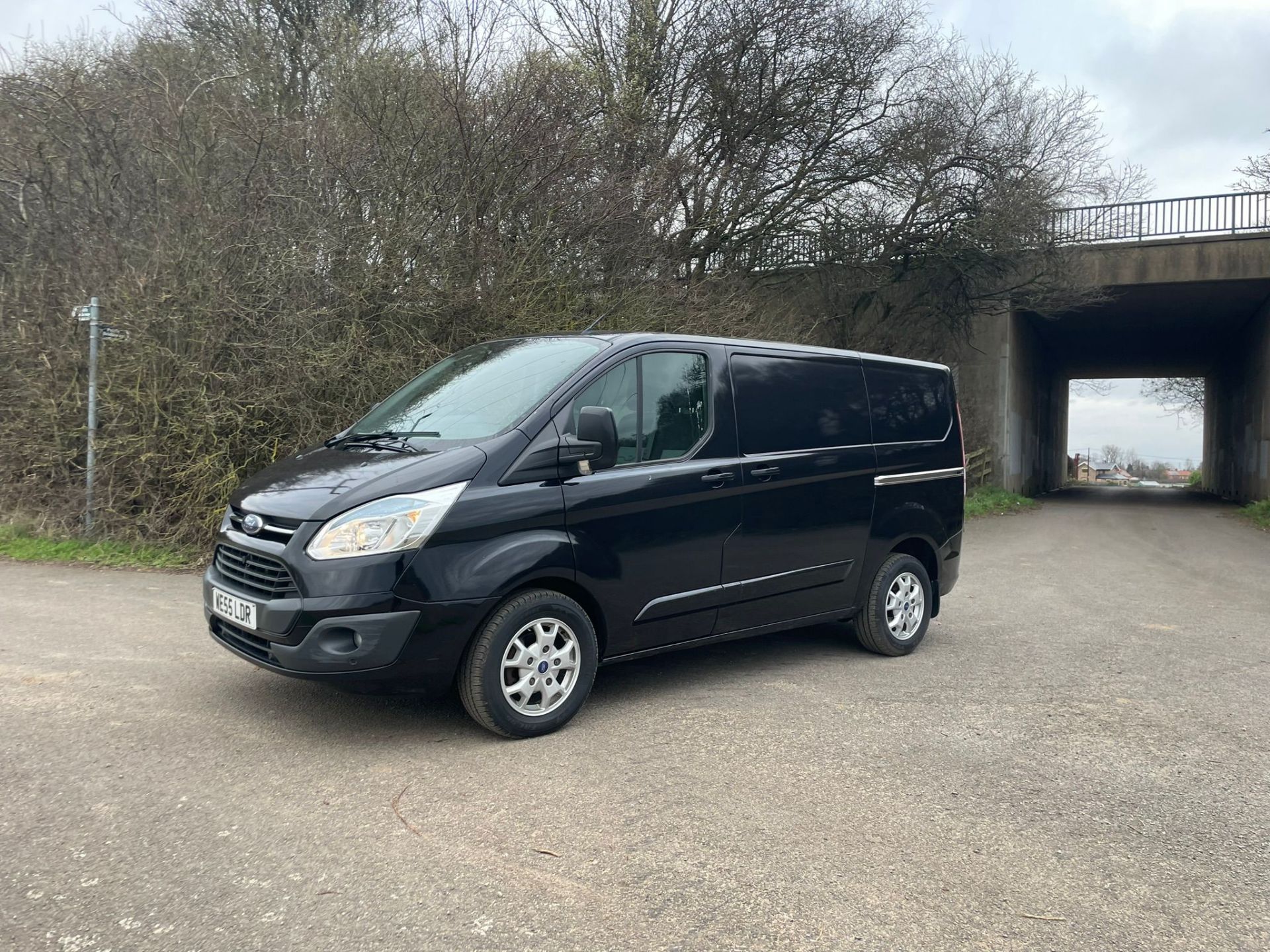 2015 FORD TRANSIT CUSTOM 270 LIMITED ECO-TECH 2.2 DIESEL BLACK PANEL VAN, SHOWING 1 FORMER KEEPER - Image 3 of 13