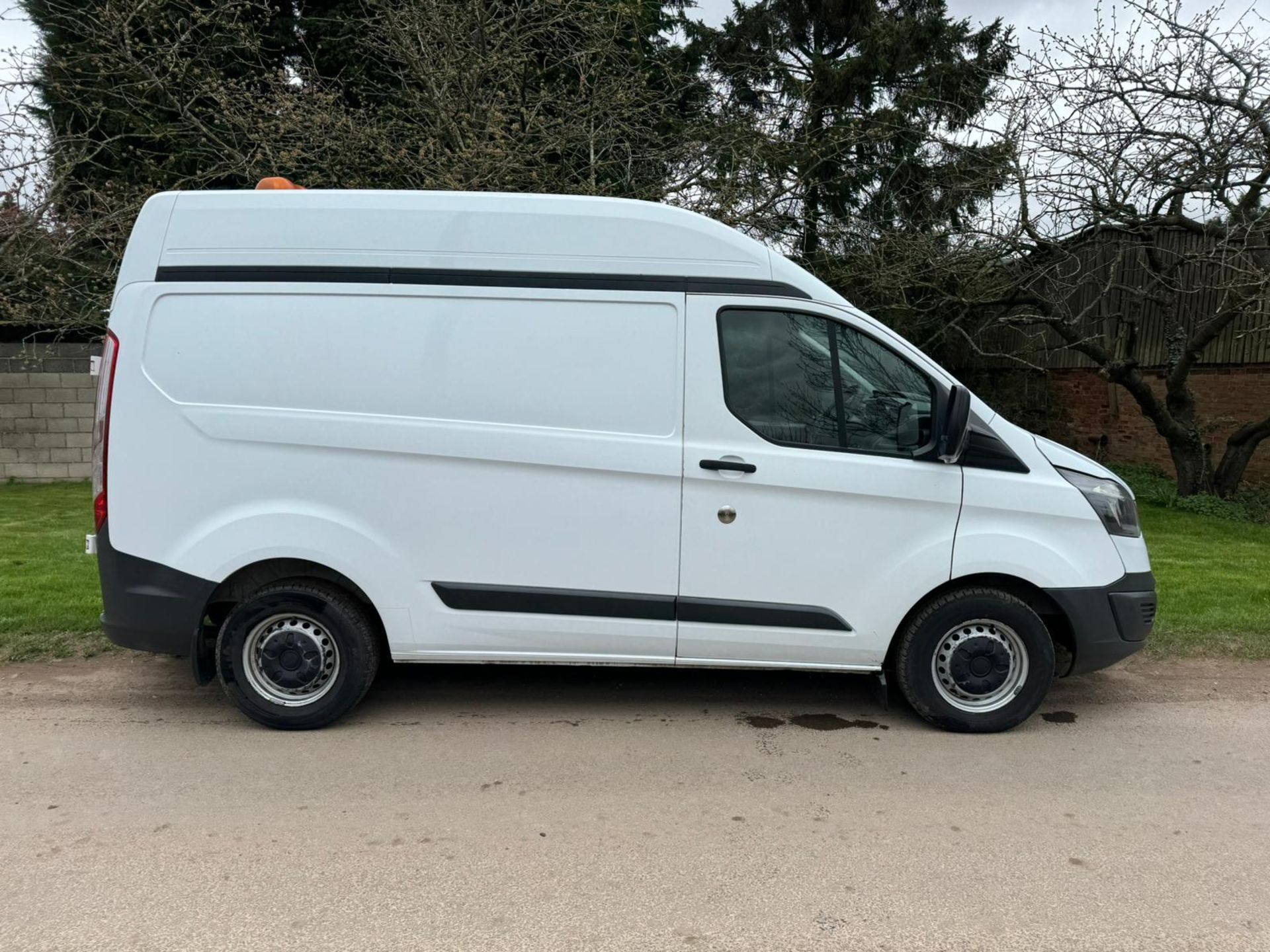 2014/64 REG FORD TRANSIT CUSTOM 290 ECO-TECH 2.2 DIESEL MANUAL PANEL VAN *PLUS VAT* - Image 8 of 13